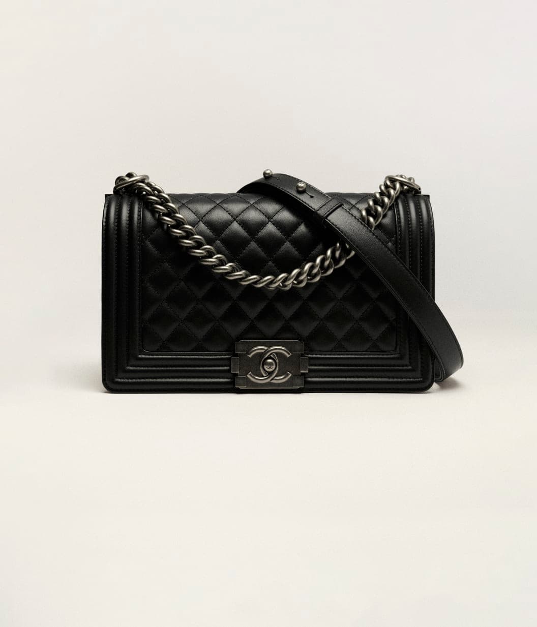 Boy Chanel handbag, Calfskin & ruthenium-finish metal, black — A67086Y0995394305