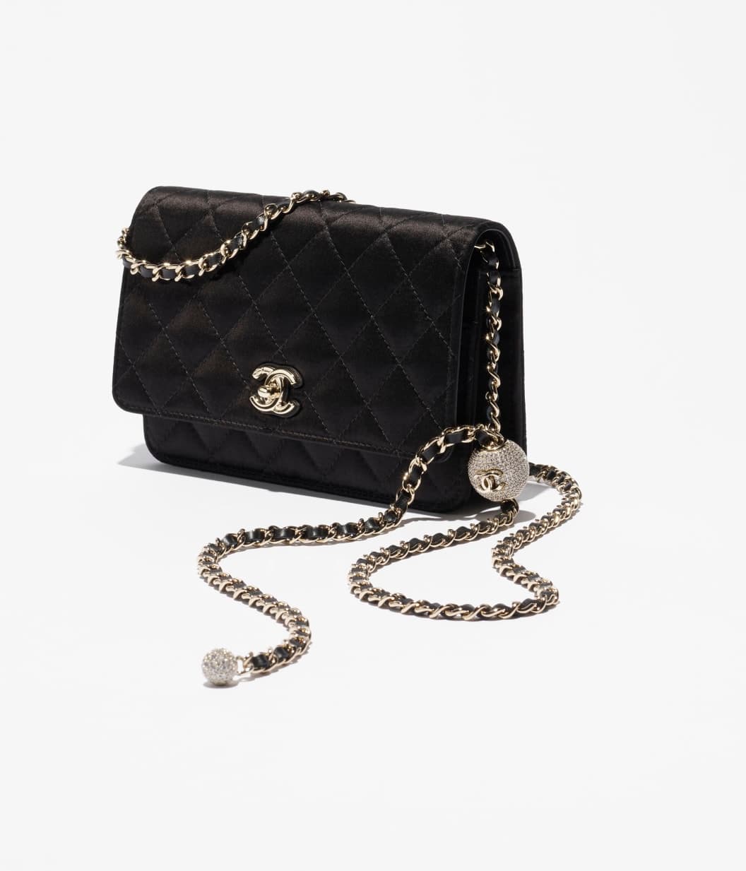Wallet on chain — Mixed fibers, silk, strass & gold-tone metal, black — AP1450B2272794305