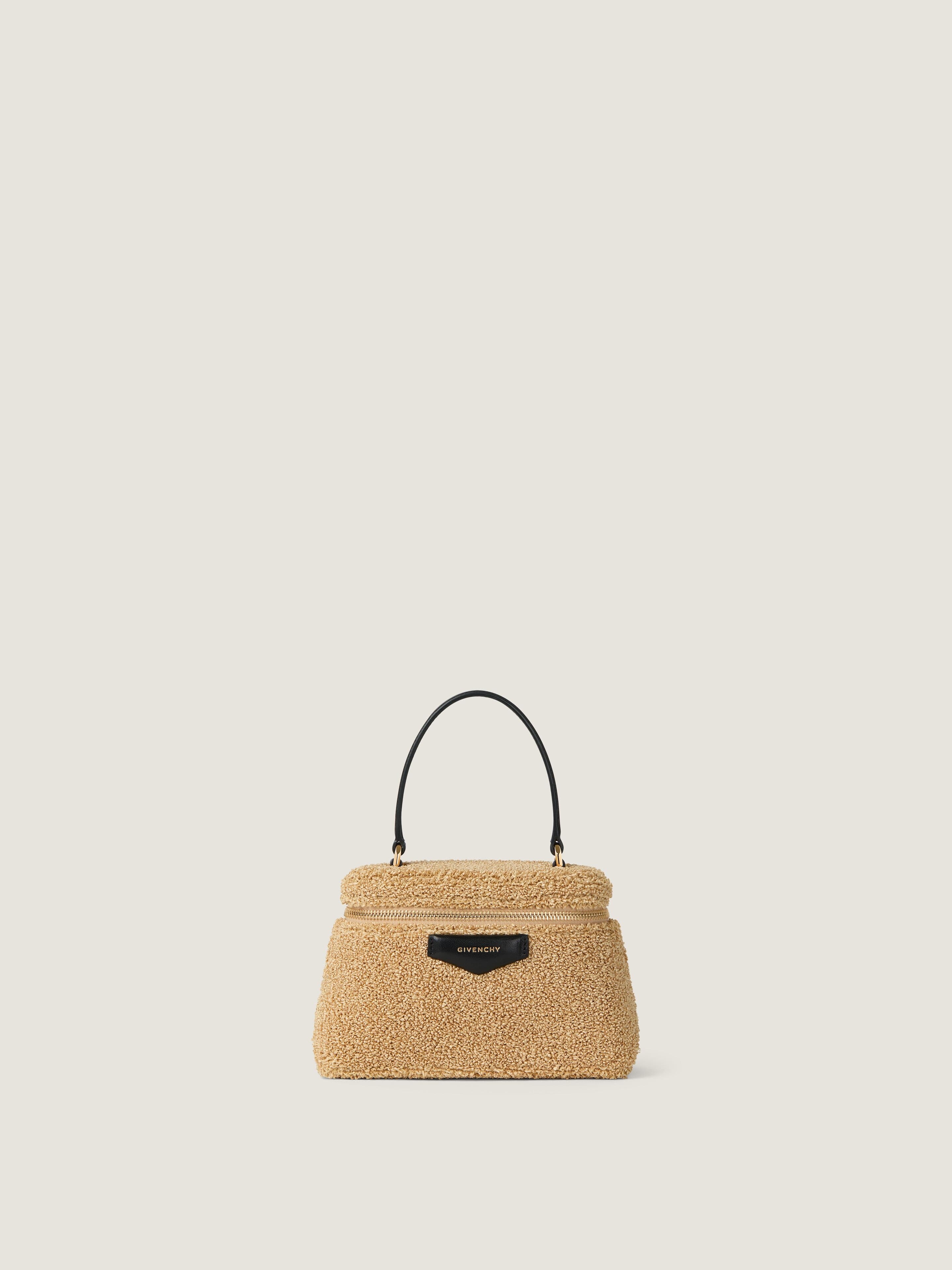 Antigona vanity bag in sponge raffia with chain — BB60QMB2FE-101