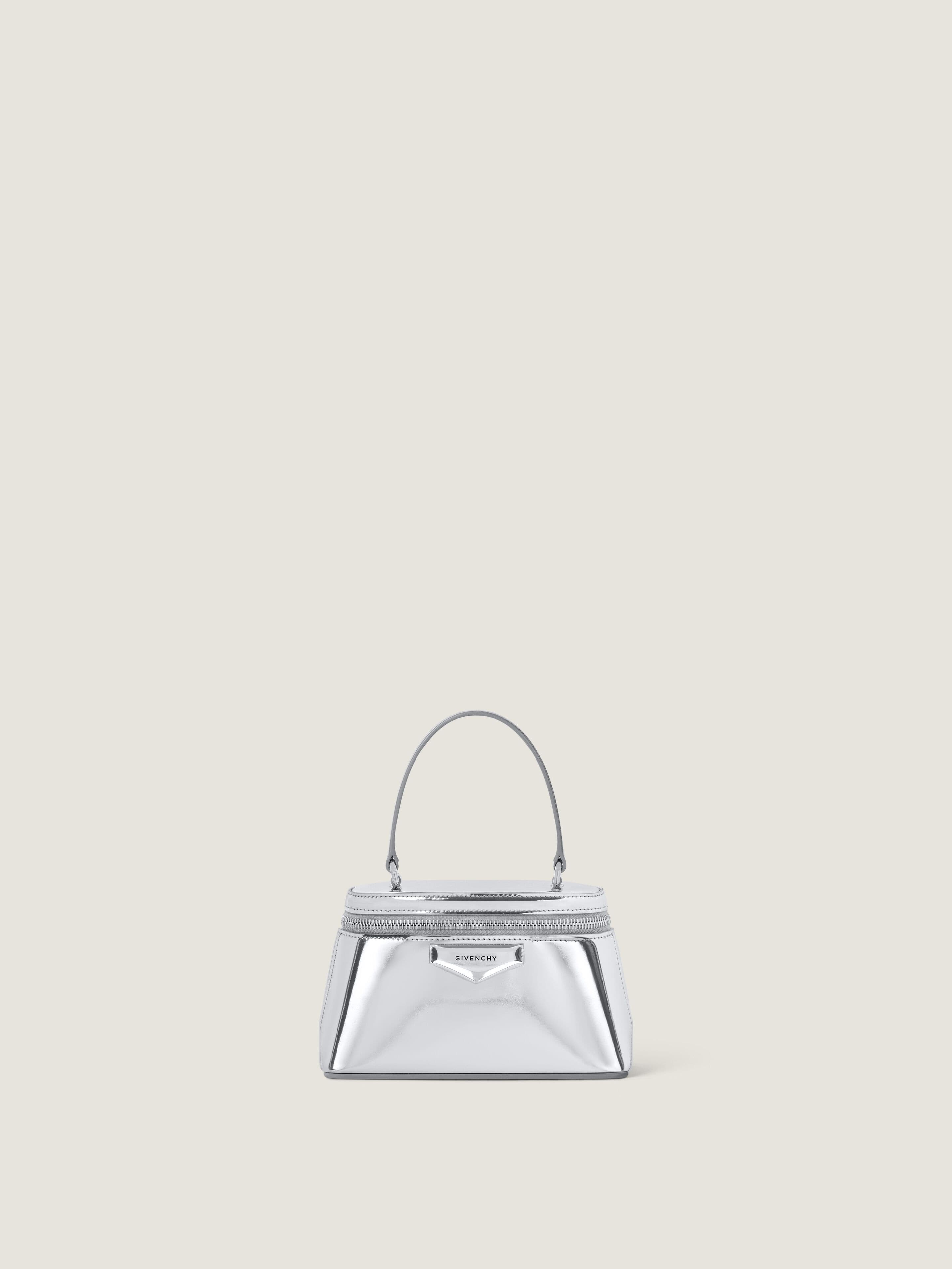 Antigona vanity bag in mirror effect leather with chain — BB60QMB2CZ-040