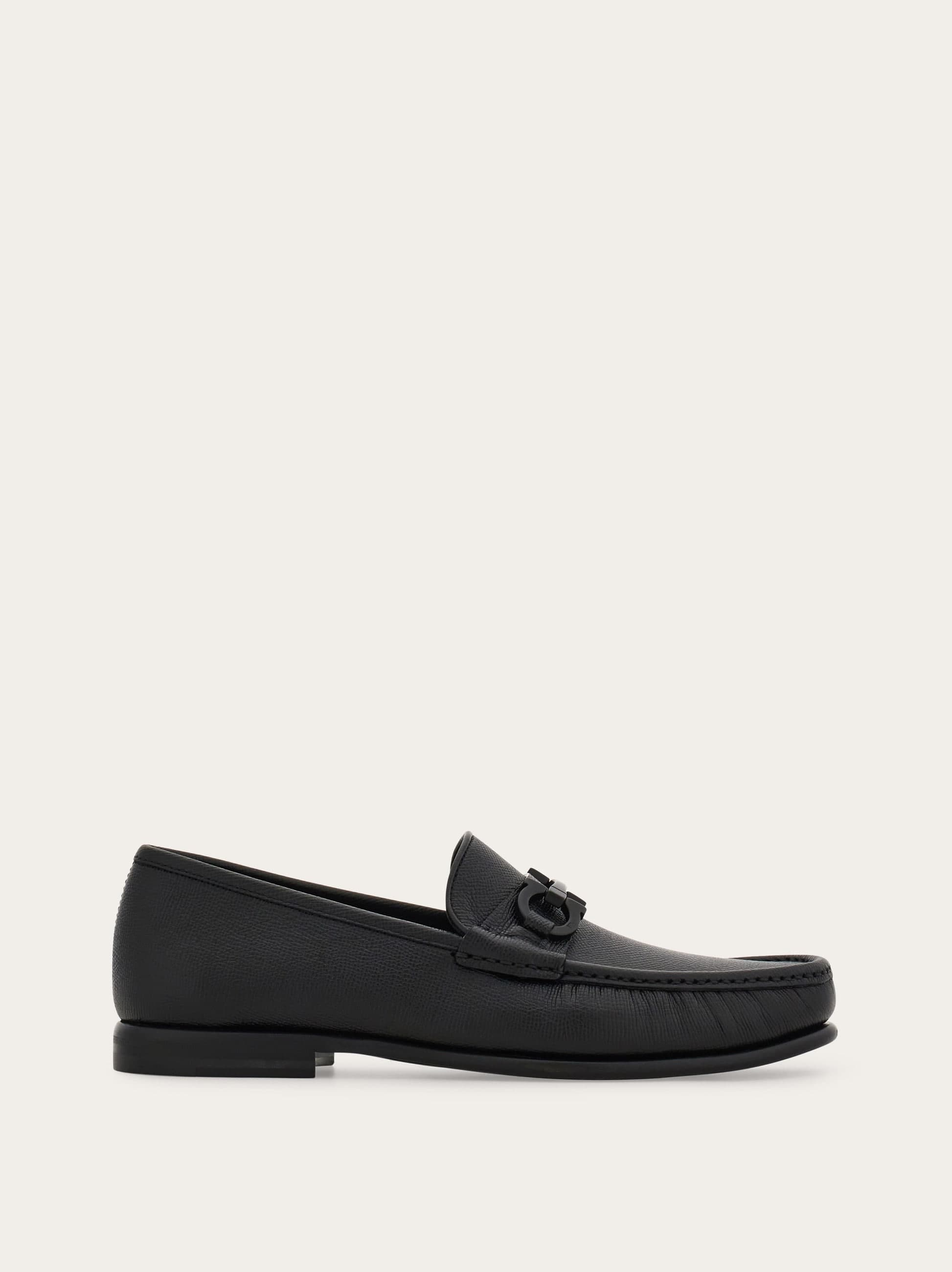 Moccasin with Gancini ornament — 688525