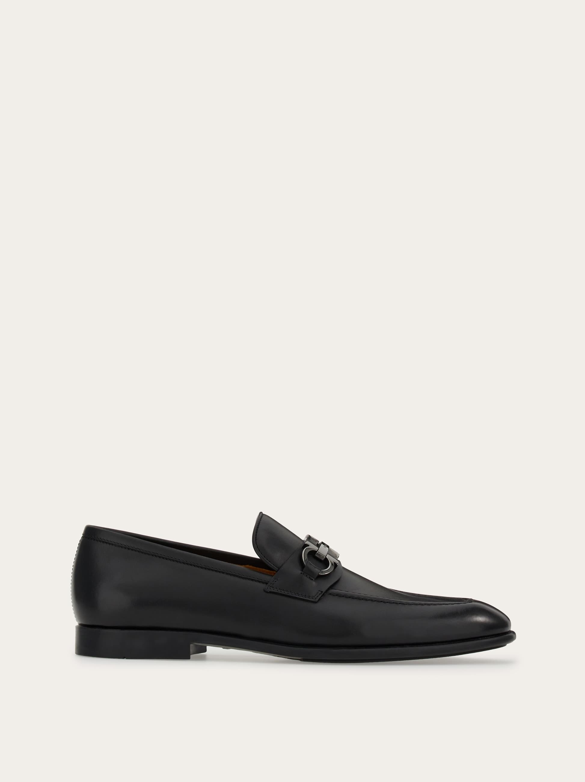 Moccasin with Gancini ornament — 762636