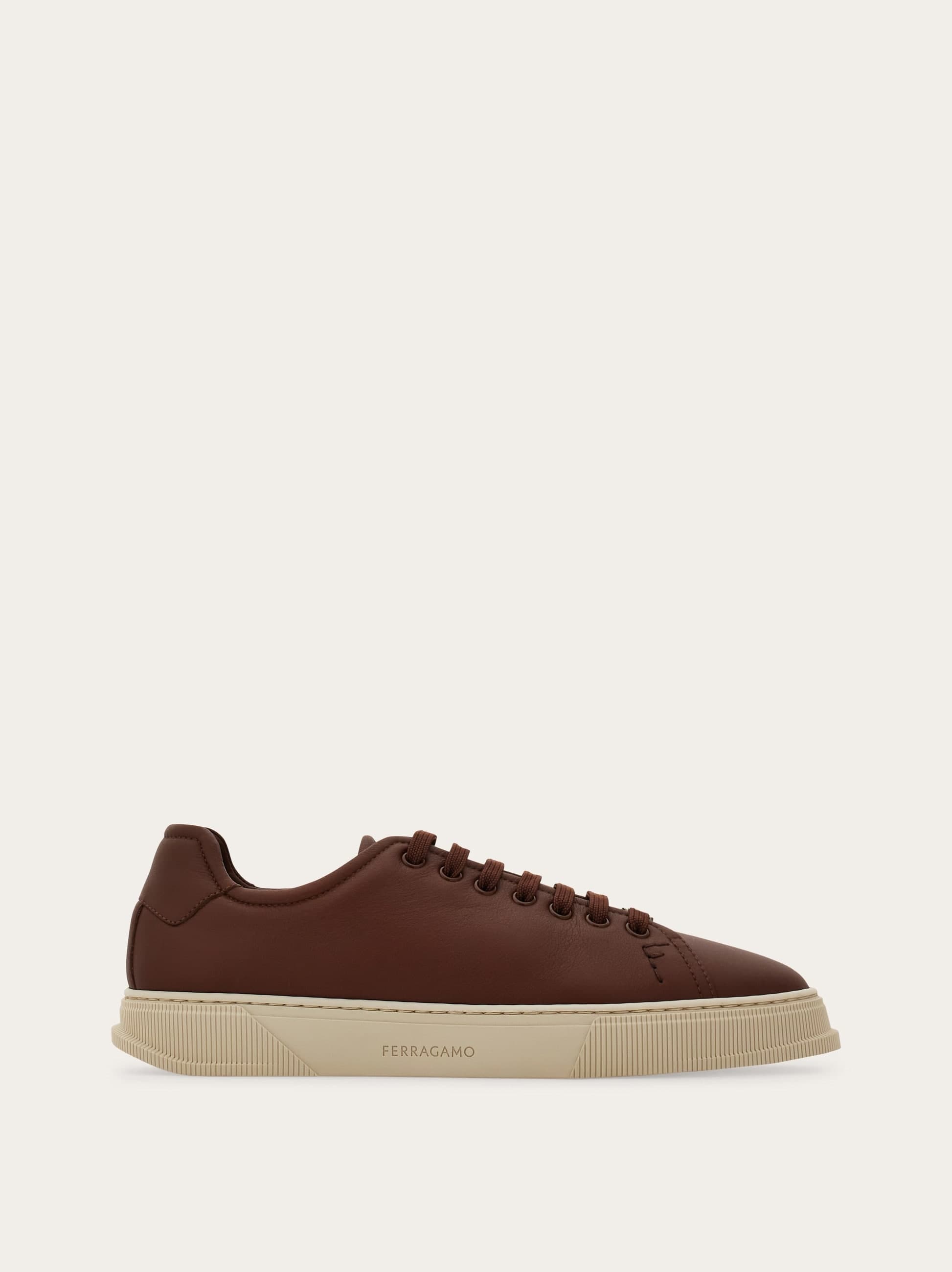 Low top sneaker — 778860
