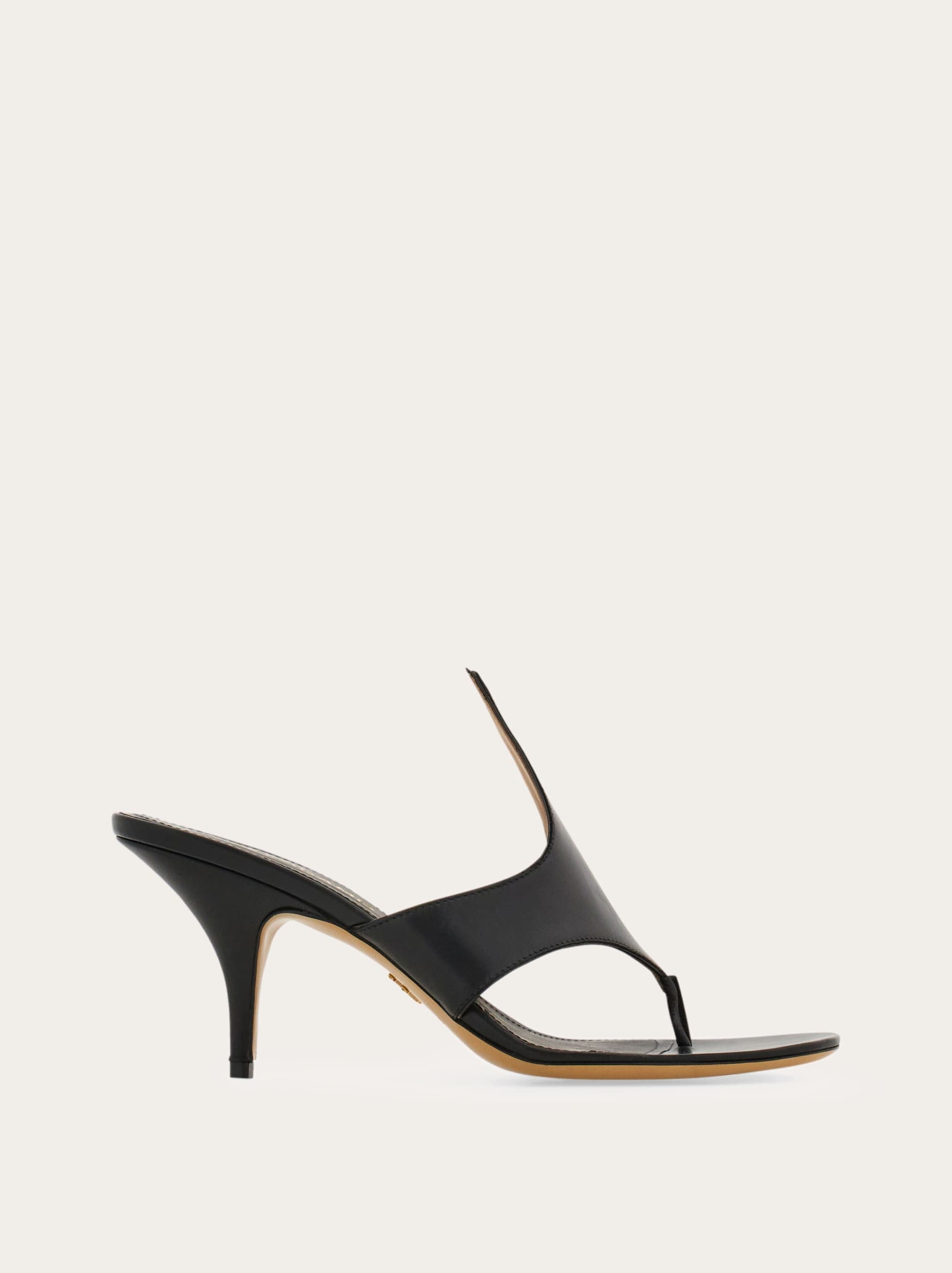 Sandal with graphic detail — 782734