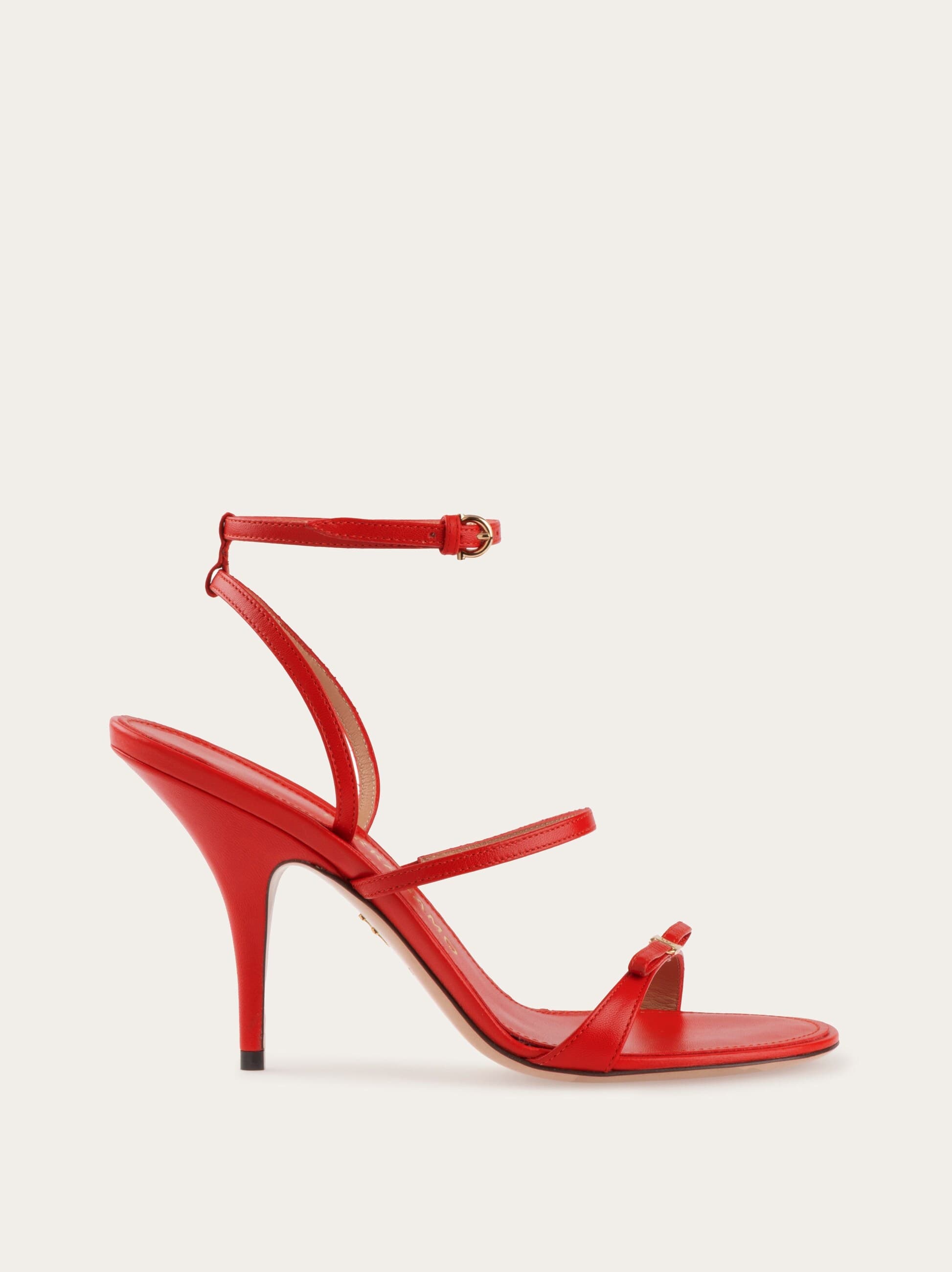 Strappy sandal with mini bow — 784150