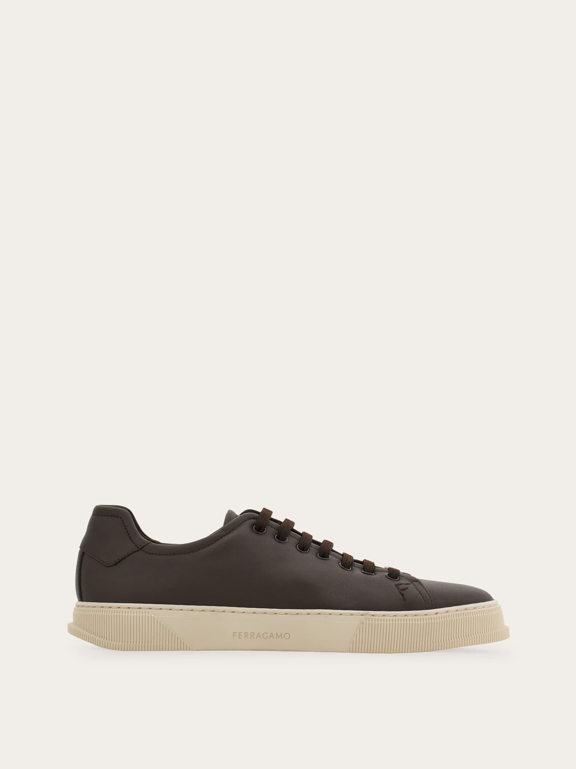 Low-top sneaker — 784530