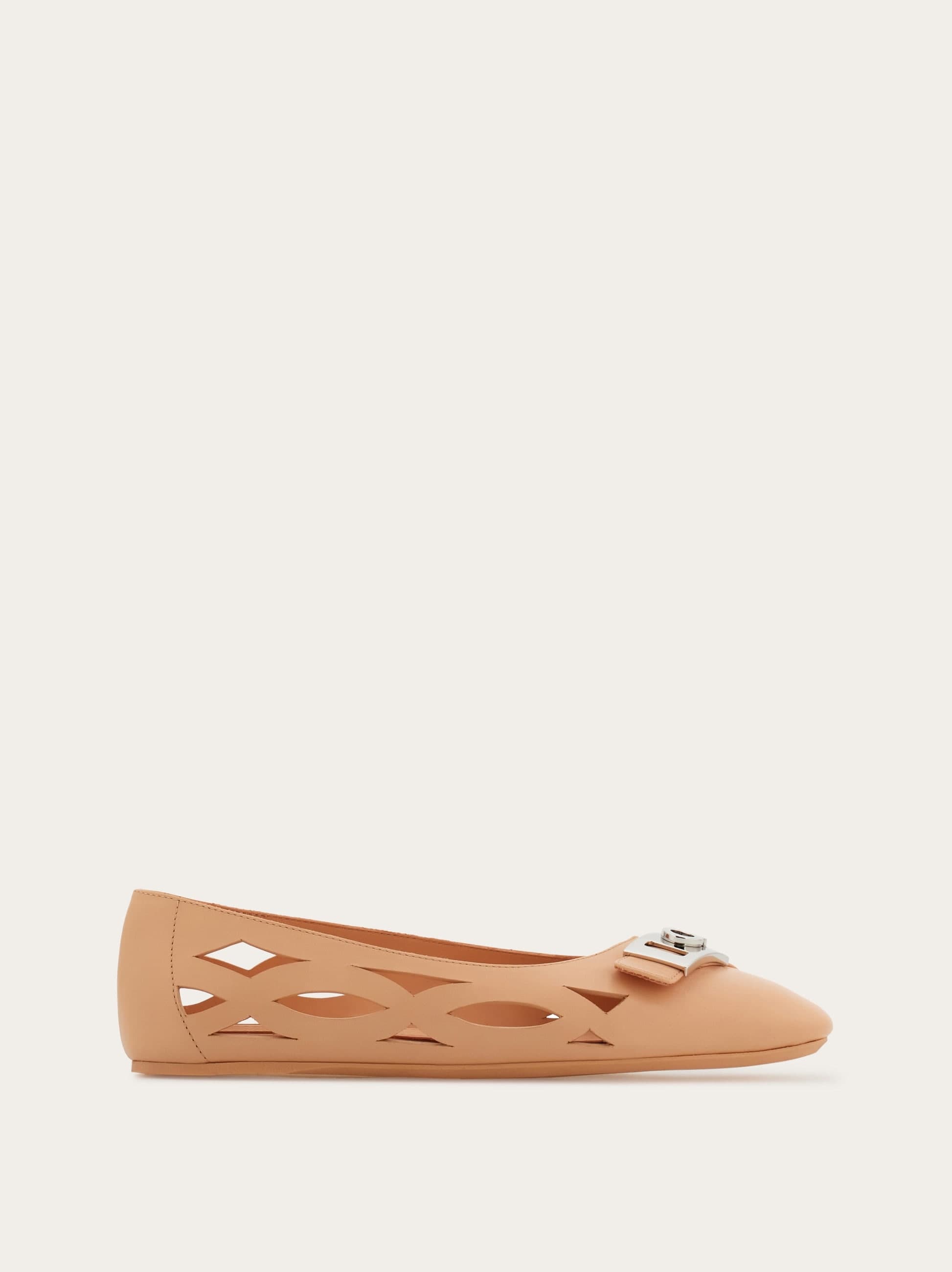 Back to Earth - Hug buckle ballet flat — 787132