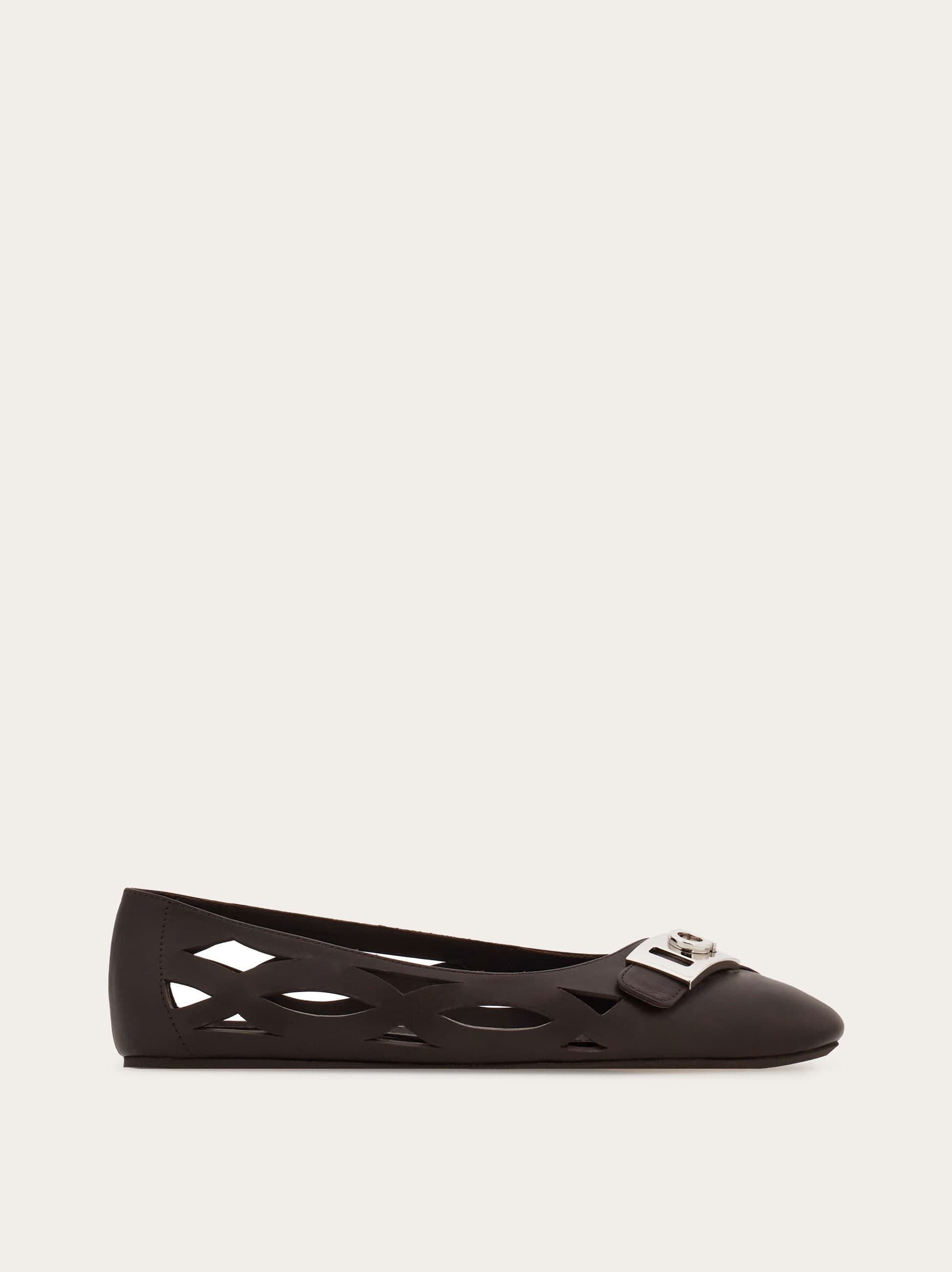 Back to Earth - Hug buckle ballet flat — 787292