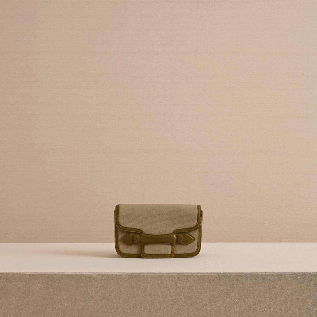 Romy Clutch — W496608OLI