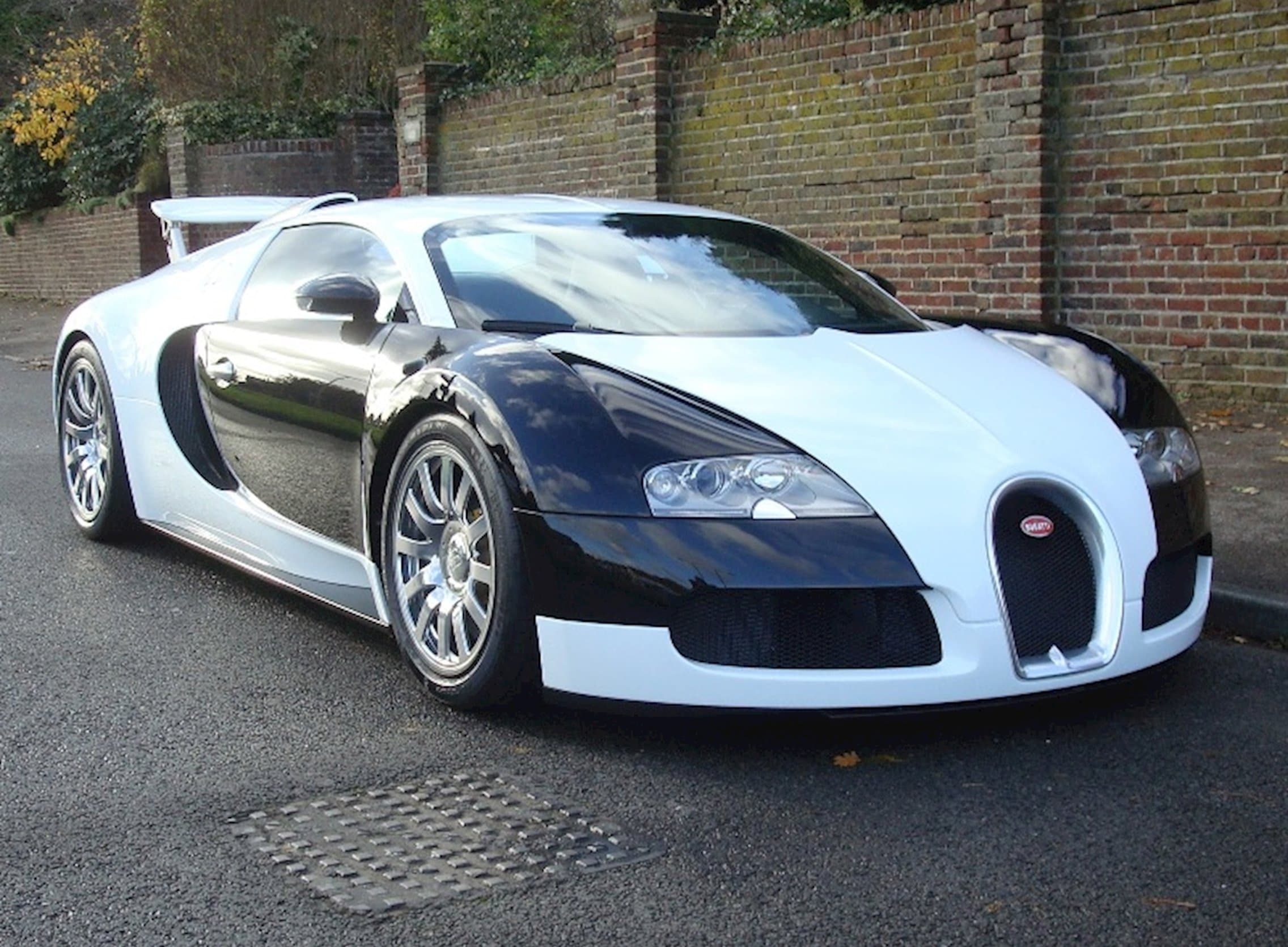 Veyron 16.4 — Lamborghini Versace White over Black