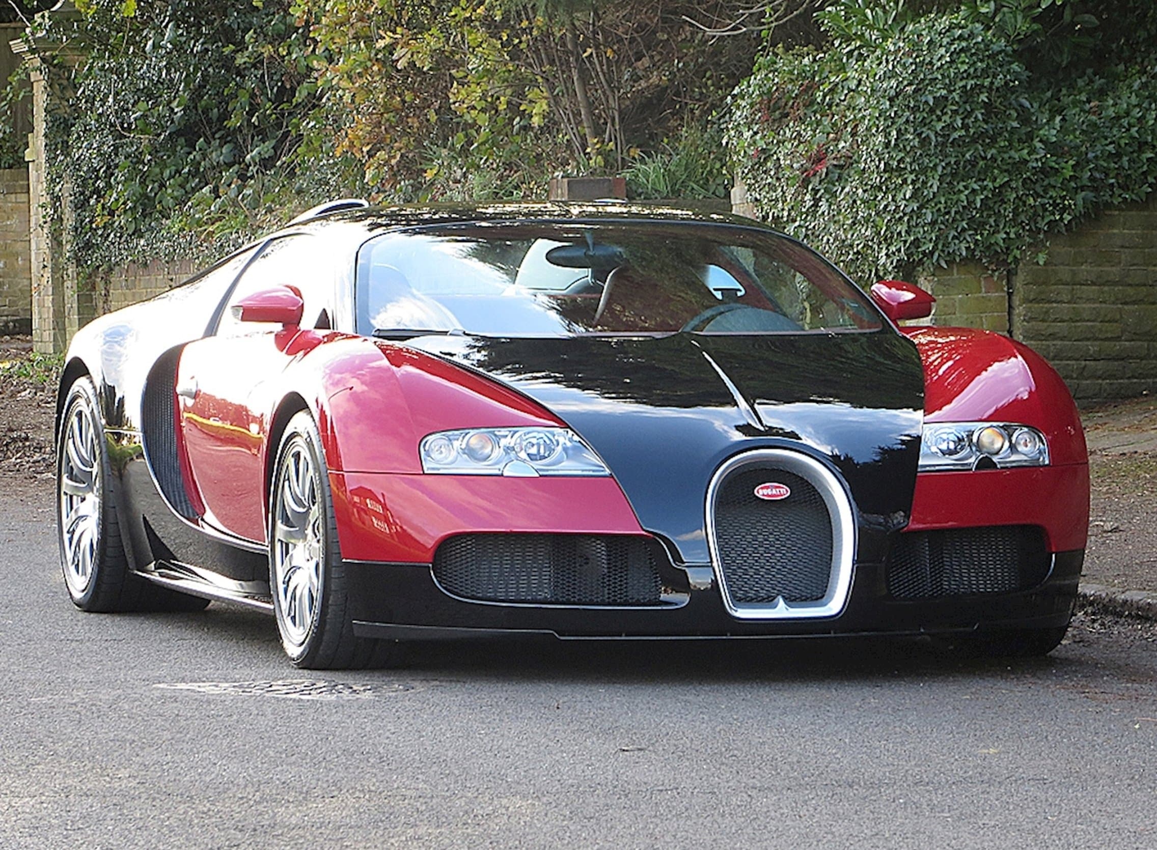 Veyron 16.4 — Black Over Red