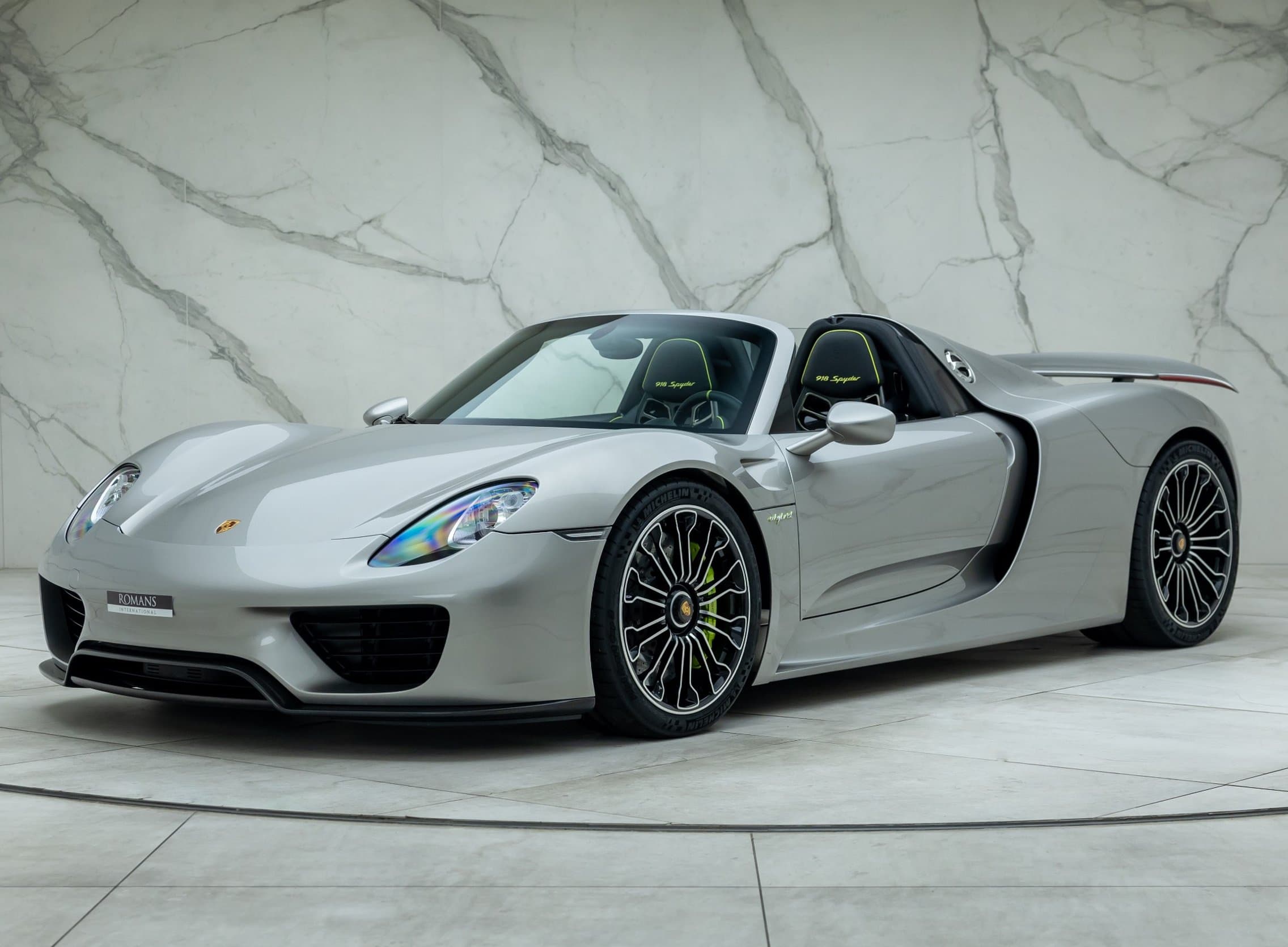 2015 918 Spyder — Platinum Silver Metallic