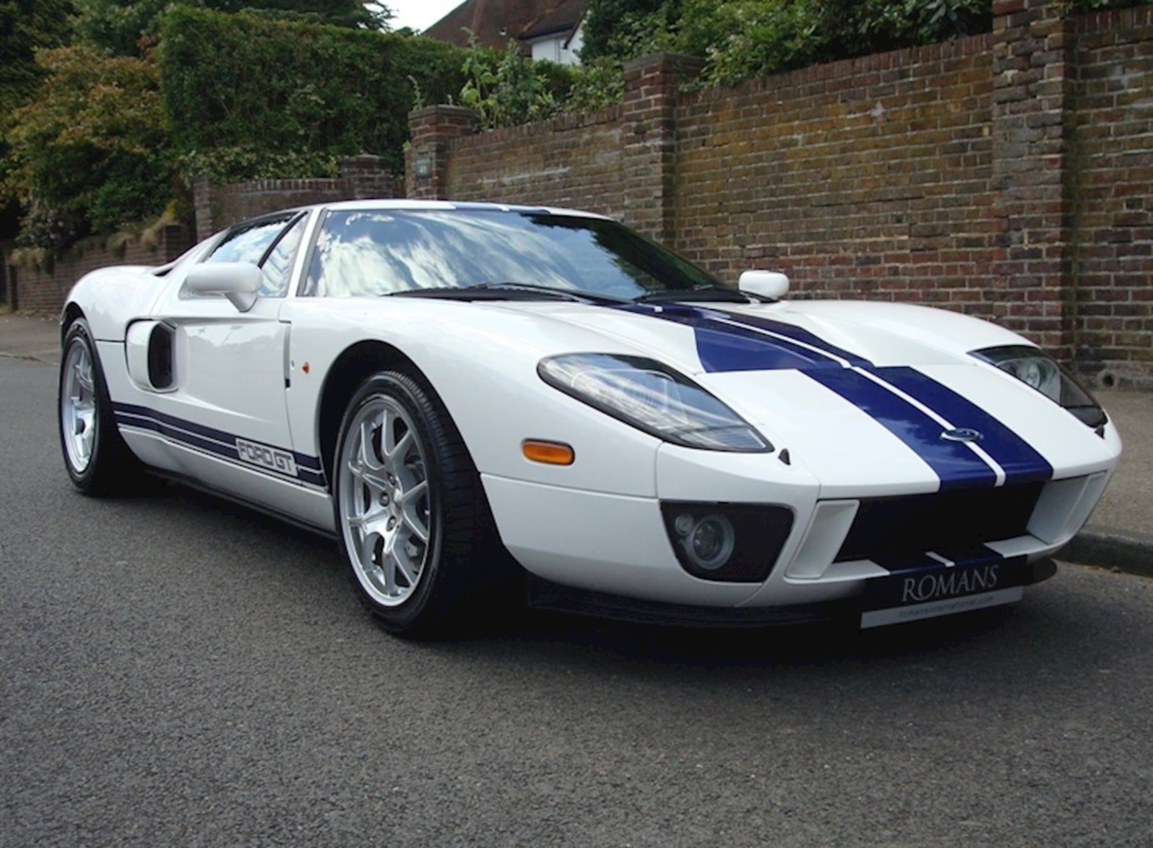 GT — White (Blue Stripes)