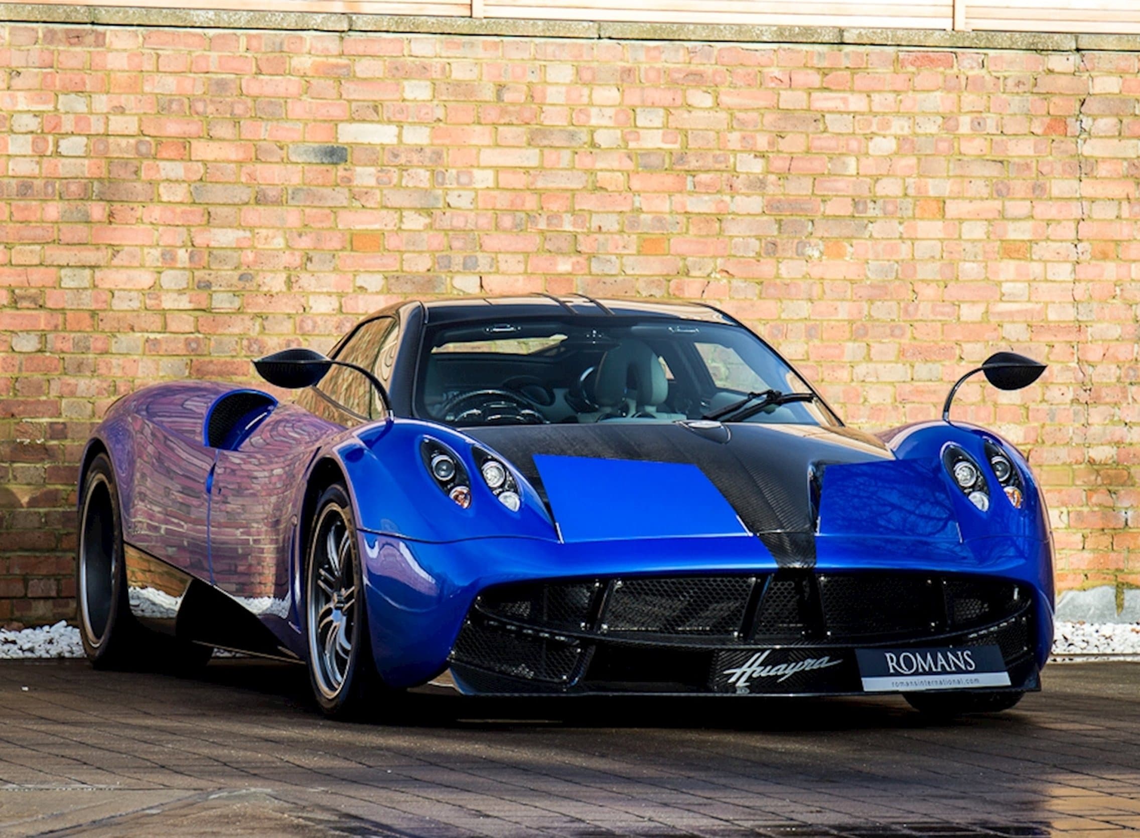 2016 Huayra — Blu Francia With Exposed Carbon Fibre