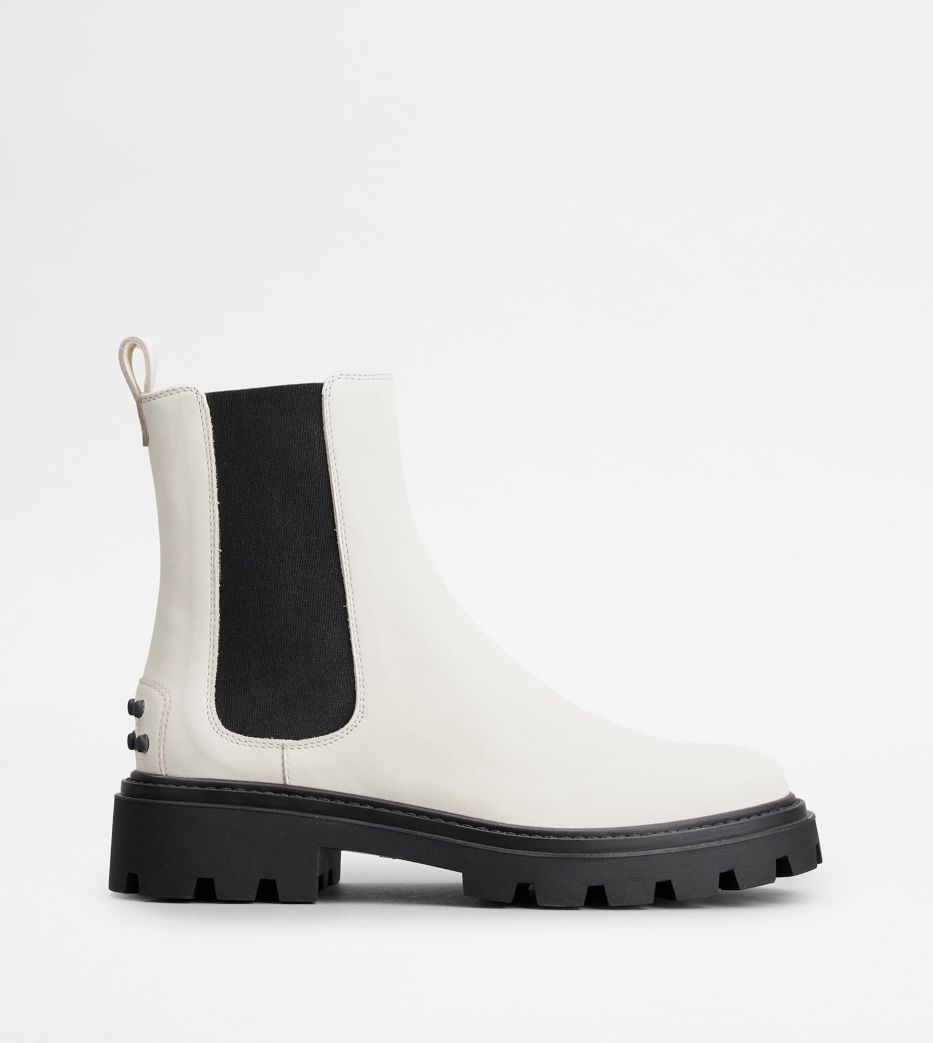 Chelsea Boots in Leather — White — XXW08J0GF90YTLB015
