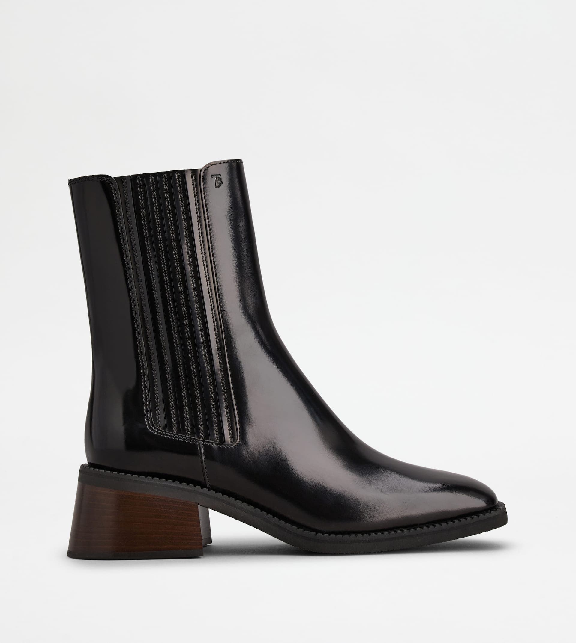 Chelsea Boots in Leather — Black — XXW48K0FX805YCB999