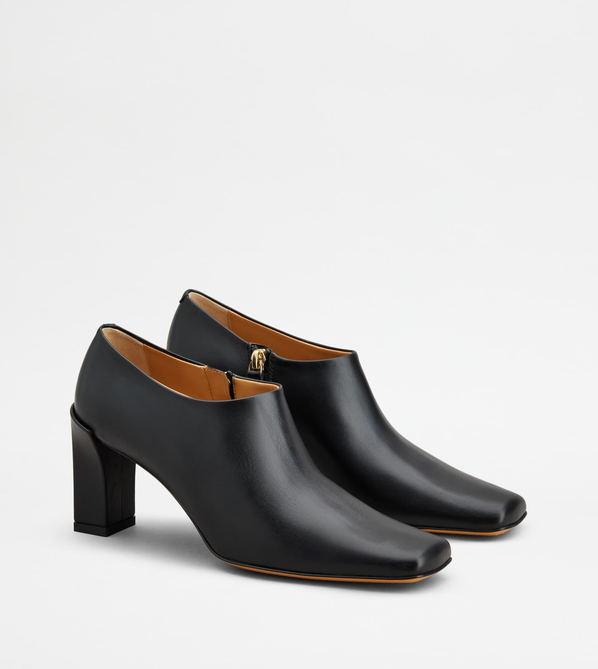 Ankle Boots in Leather — Black — XXW40L0IT20SMXB999