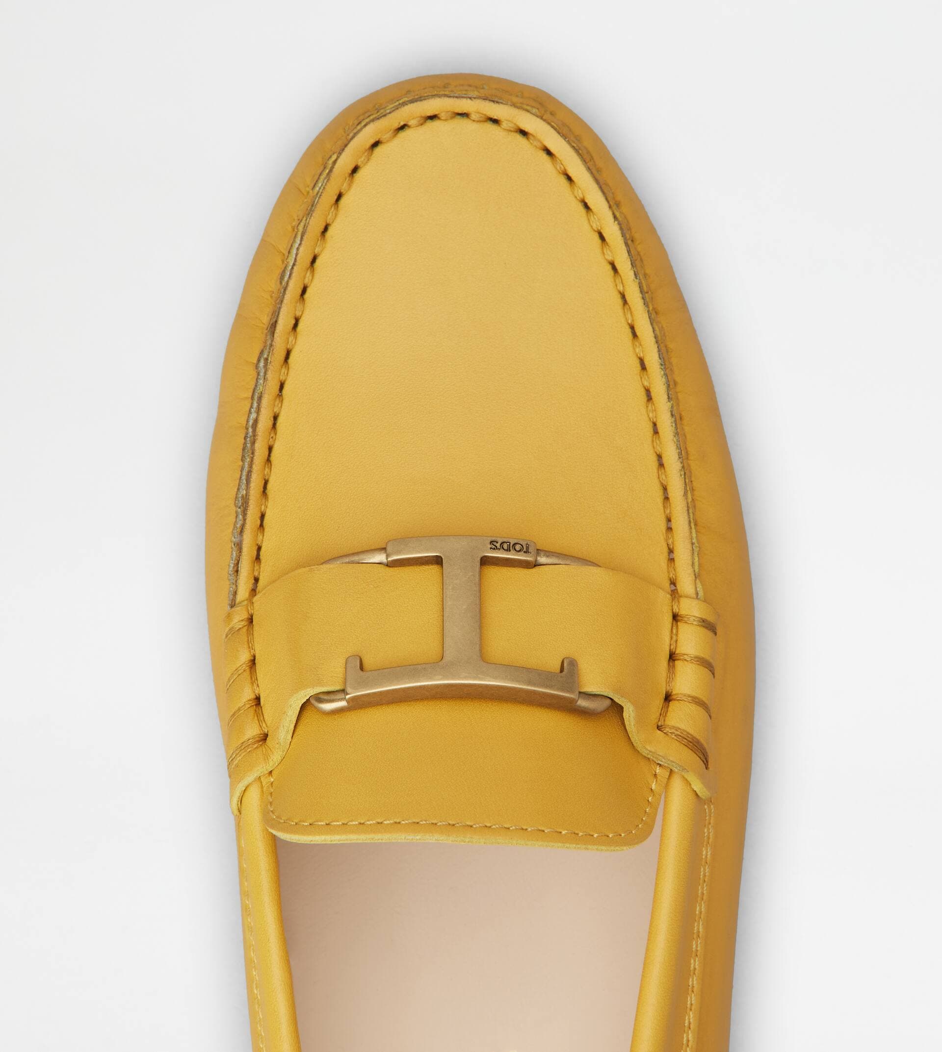 T Timeless Gommino Driving Shoes in leather — Yellow — XXW00G0GH70N6MG414