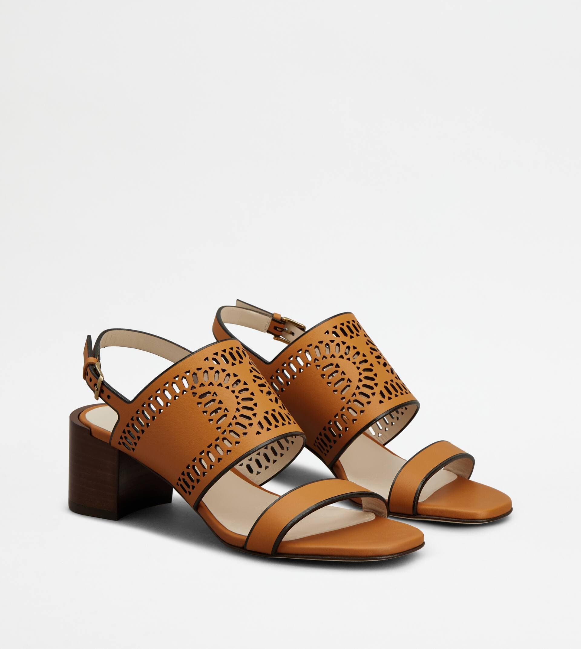 Sandals in Leather — Brown — XXW03L0IA30MIDG622