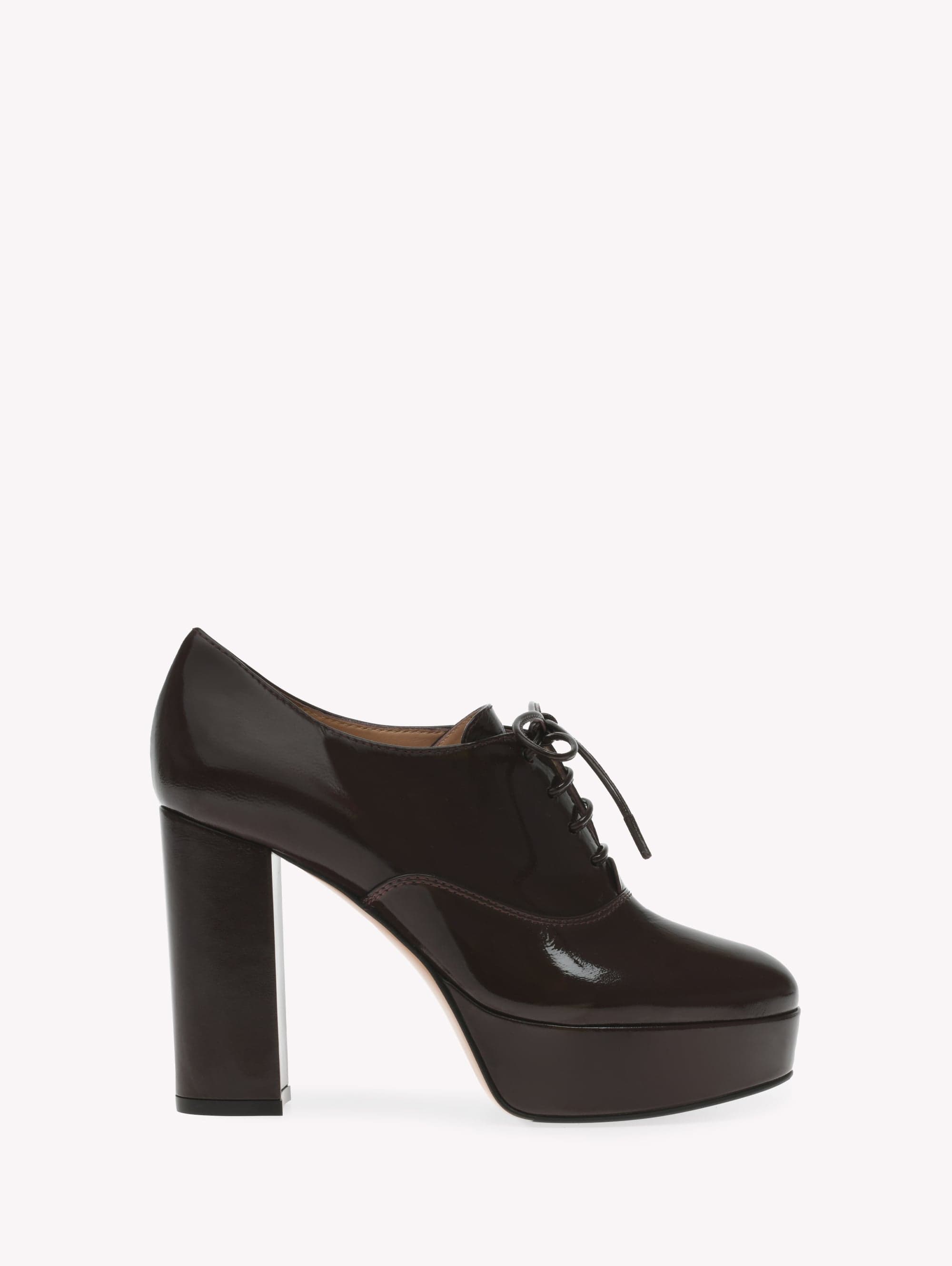 Vicky — G25323.70RIC.NUIBOUR