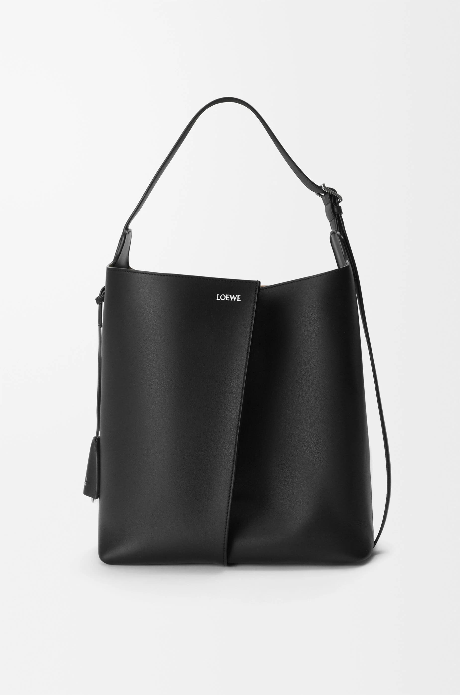 Large Bilbao bucket in smooth calfskin — AWRASHLX01-1100