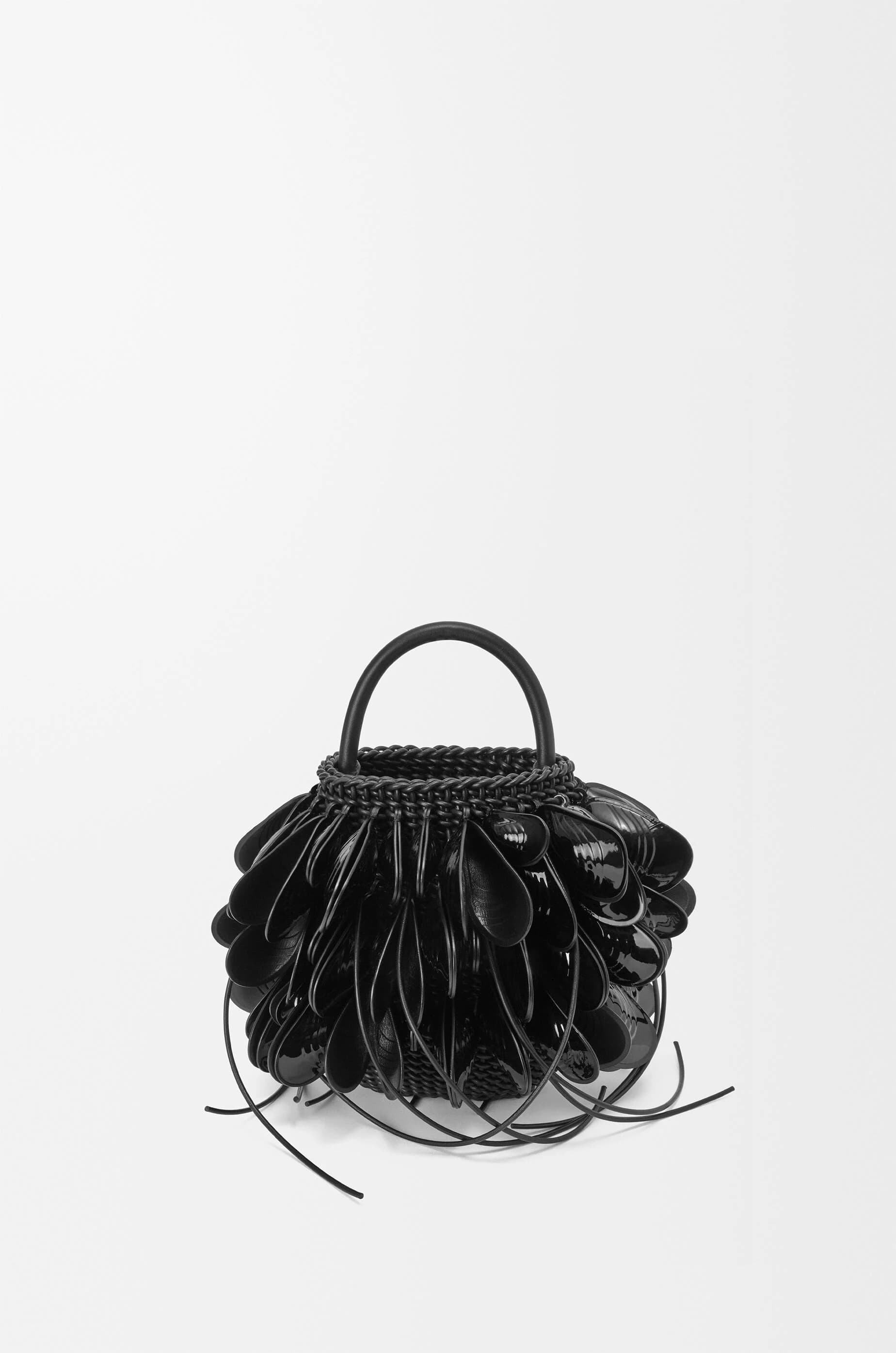 Shell bucket in woven calfskin — ACHBCHKX02-1100