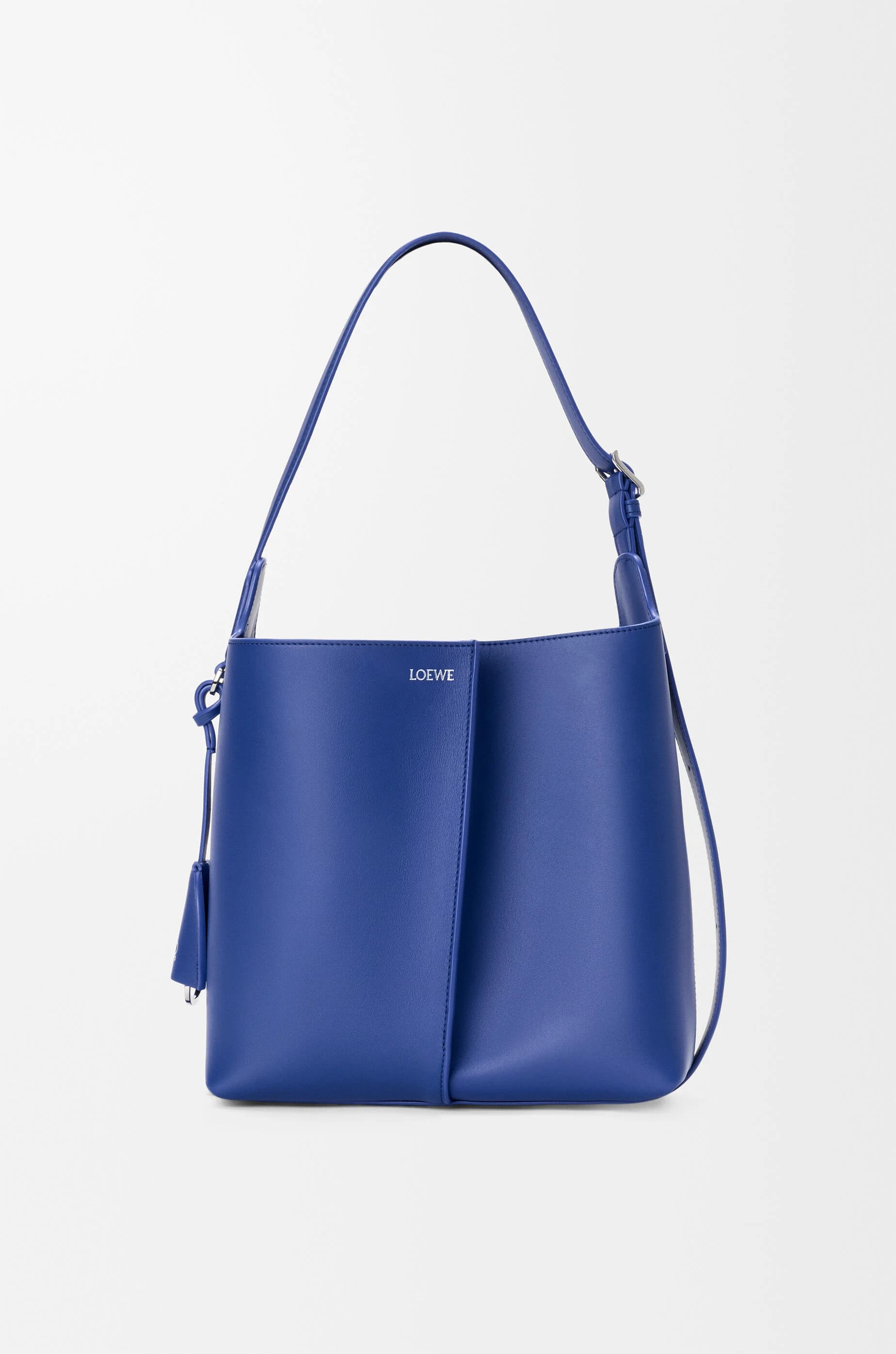 Medium Bilbao bucket in smooth calfskin — AWRAWRPX01-5987