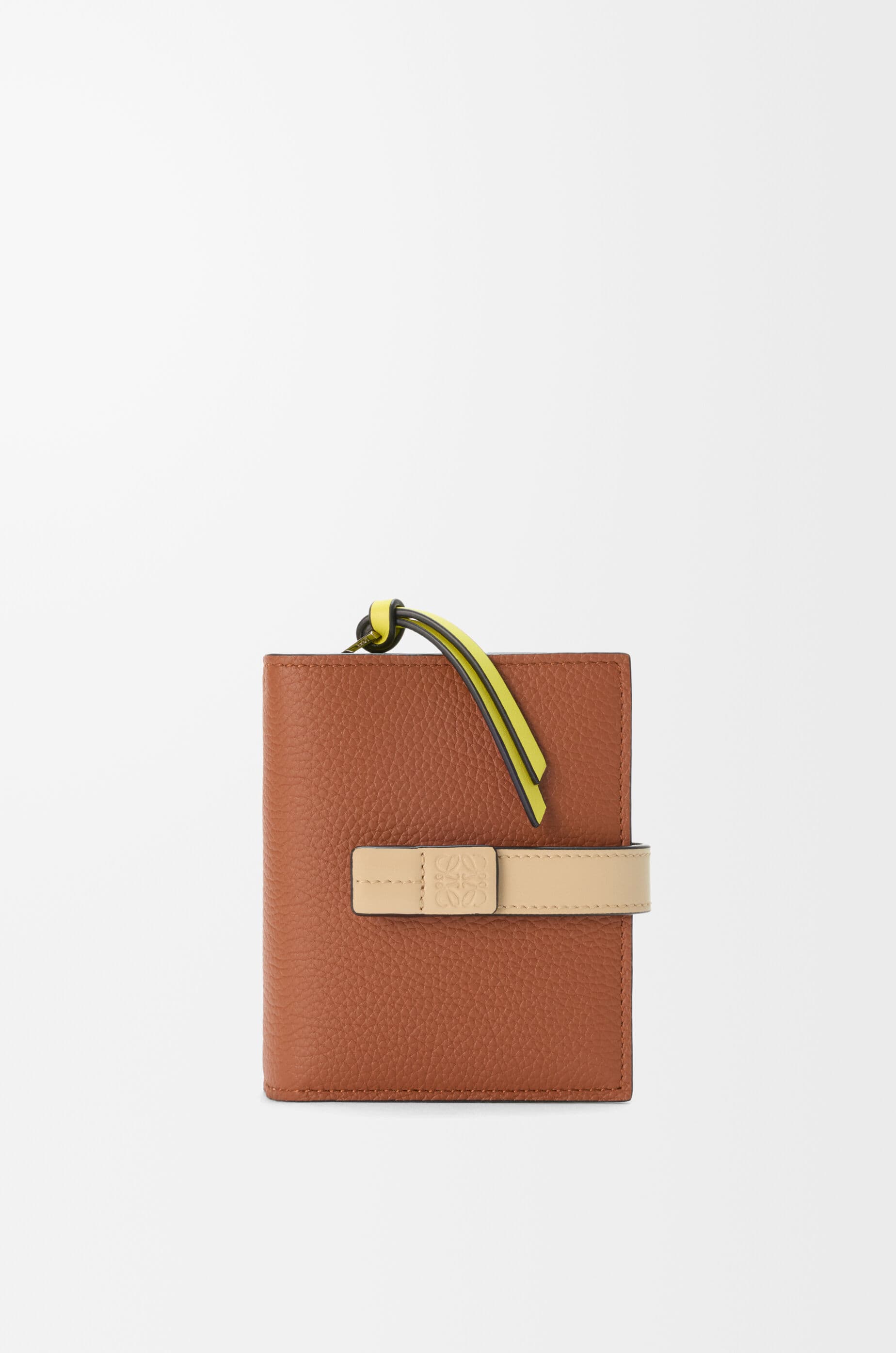 Compact zip wallet in soft grained calfskin — C660Z41X04-0700