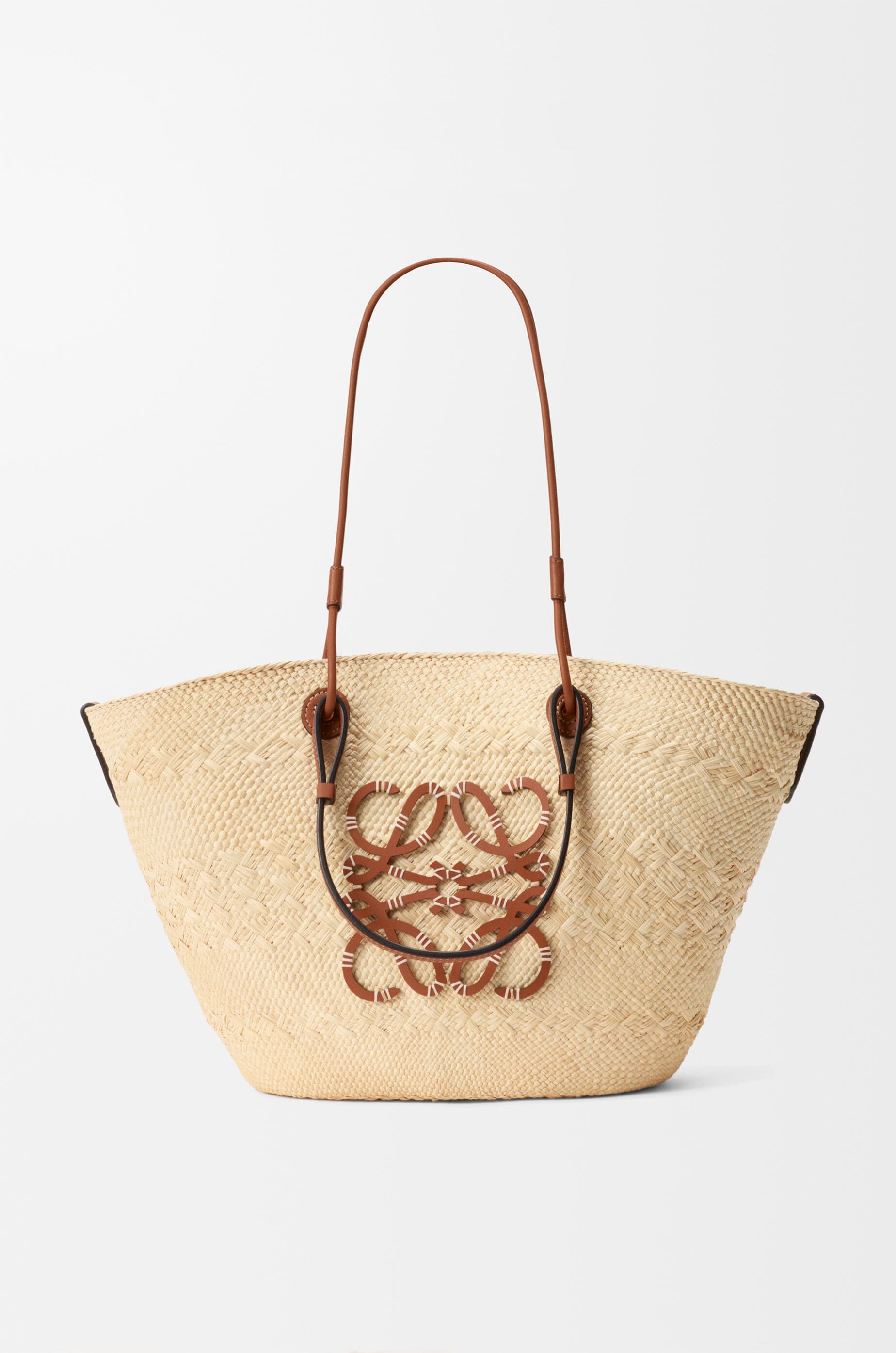 Medium Anagram Basket bag in iraca palm and calfskin — AABKT43X08-2435