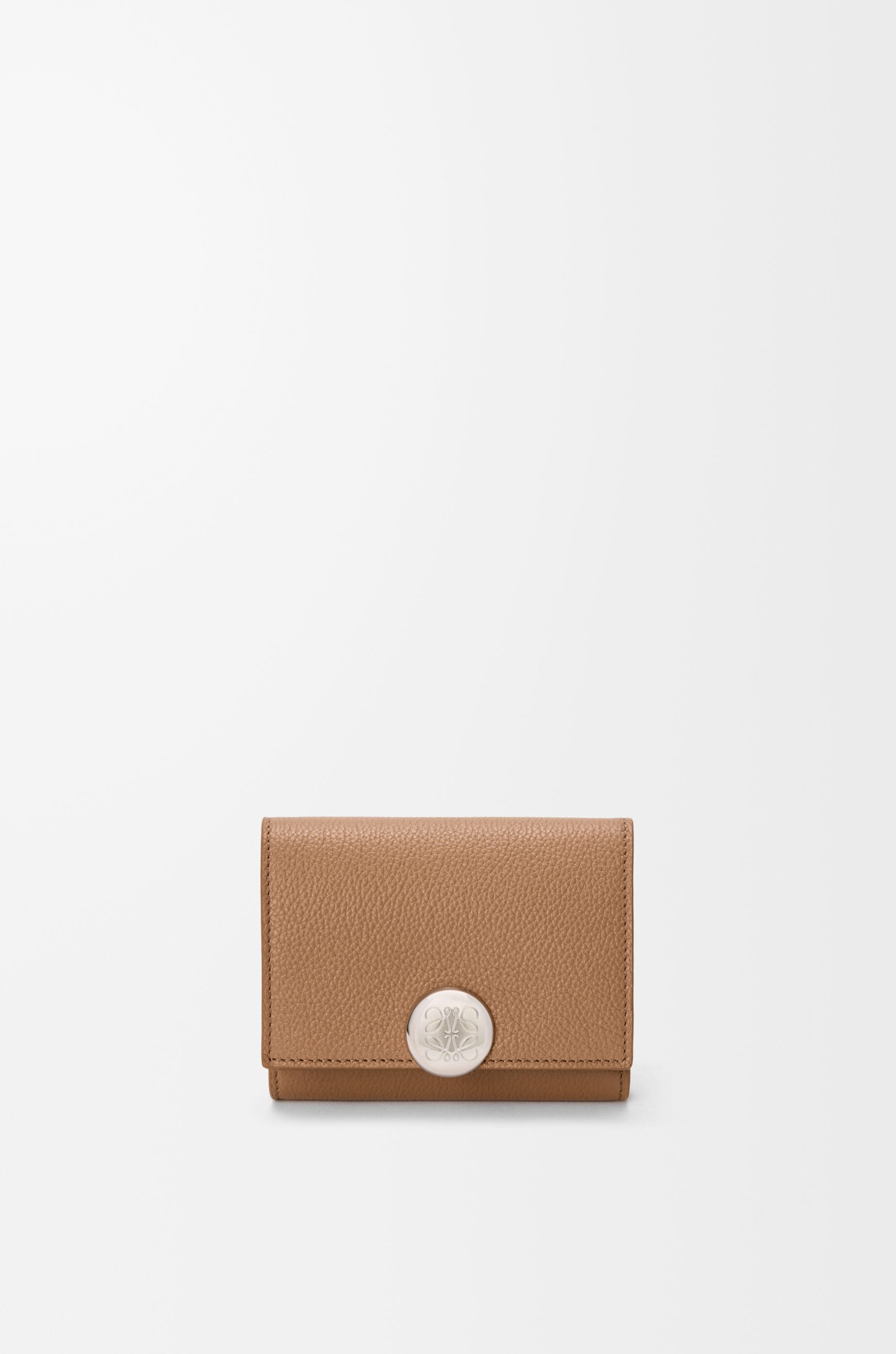 Pebble trifold wallet in pebble grained calfskin — CANBTR2X03-9579