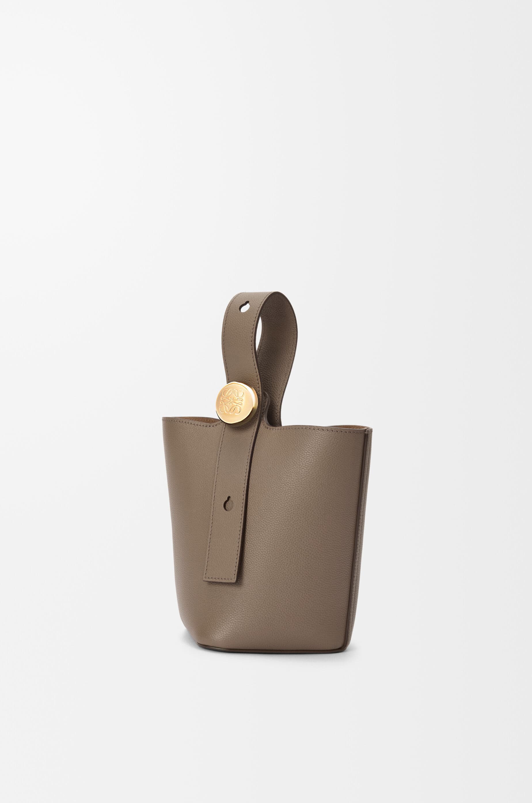 Mini Pebble bucket in soft grained calfskin — AANBBBMX31-3170