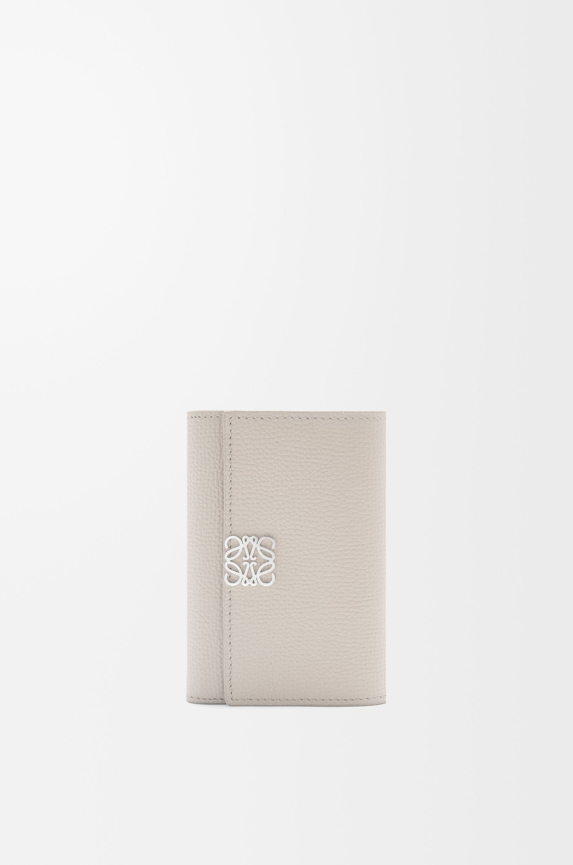 Anagram small vertical wallet in pebble grained calfskin — C821S33X12-1769