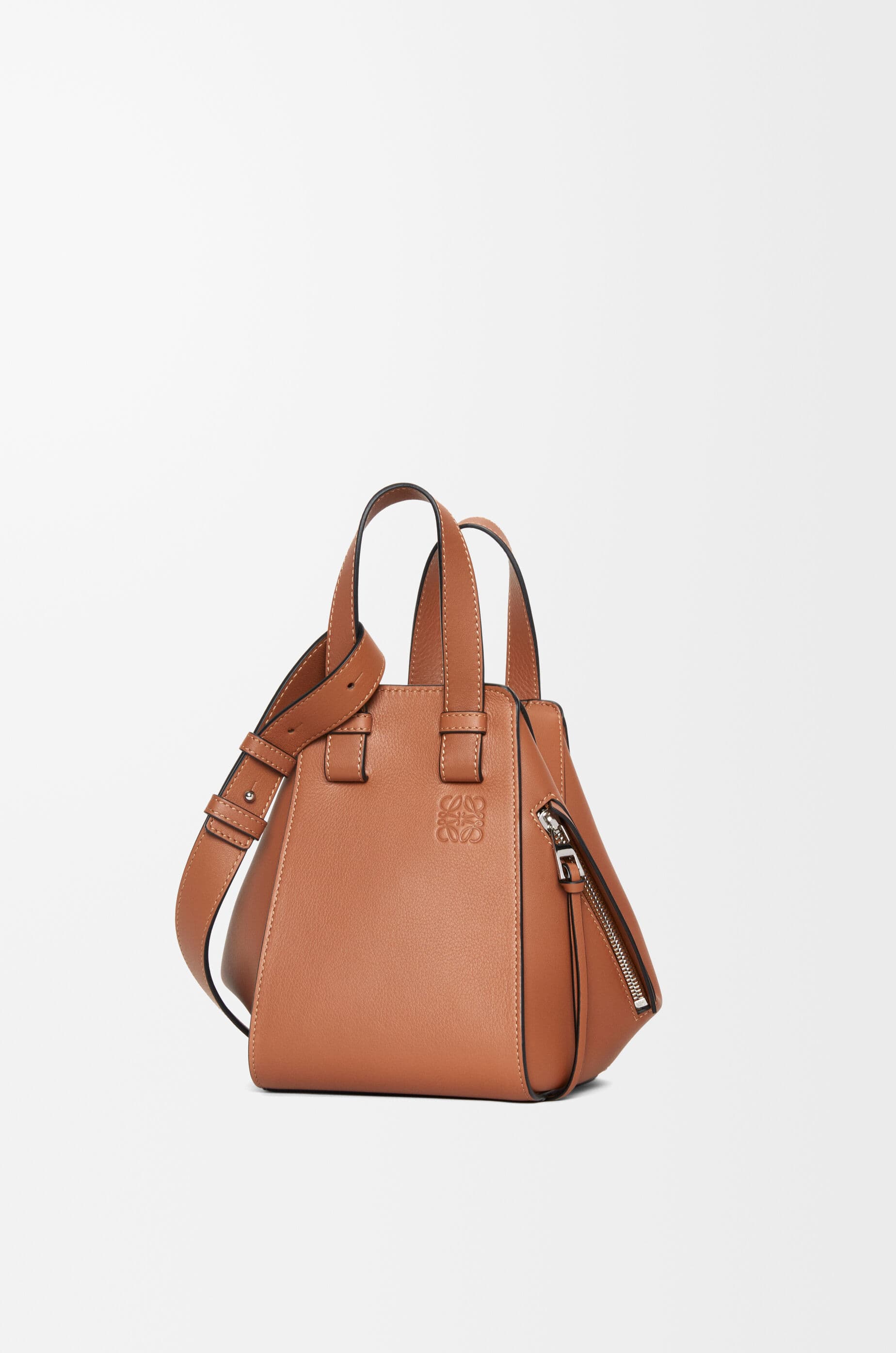Compact Hammock bag in classic calfskin — A538H13X10-2530