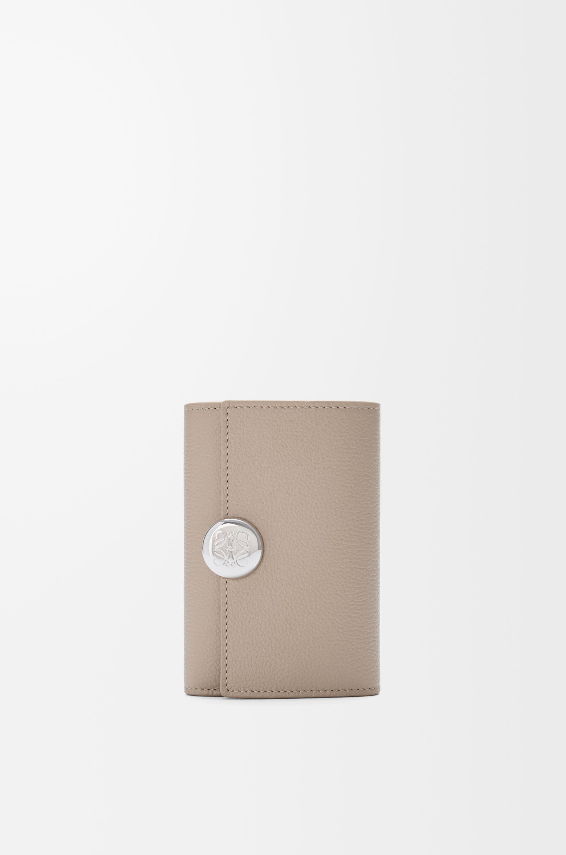 Pebble small vertical wallet in pebble grained calfskin — CANBS33X03-5541