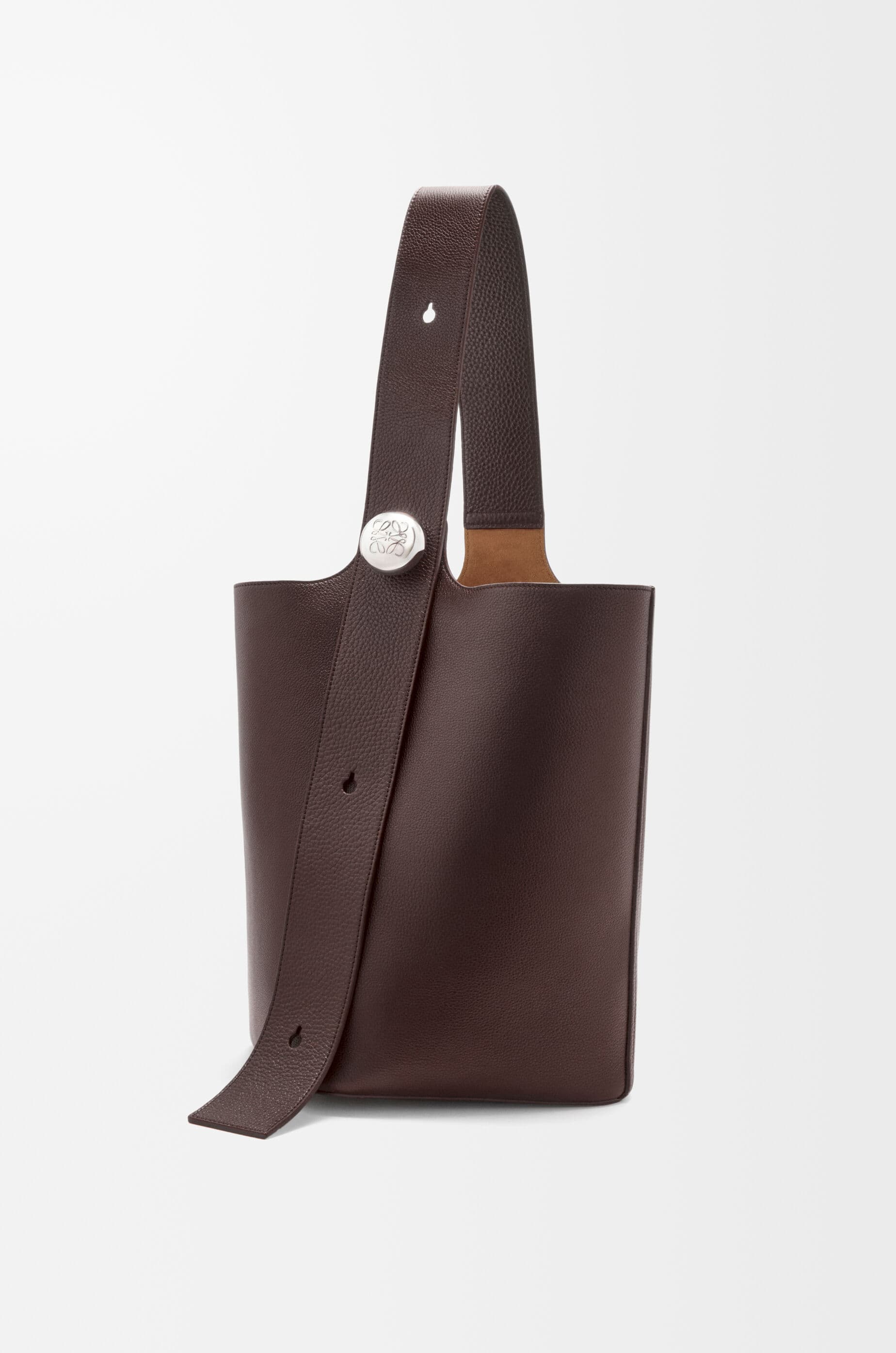 Large Pebble bucket in supple grained calfskin — BANBBBHX06-3468