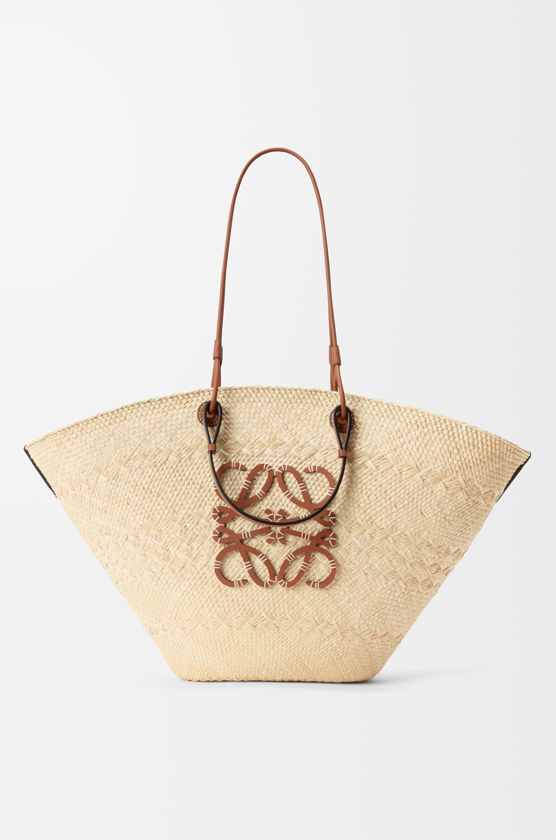 Large Anagram basket bag in iraca palm and calfskin — AABKF04X03-2435