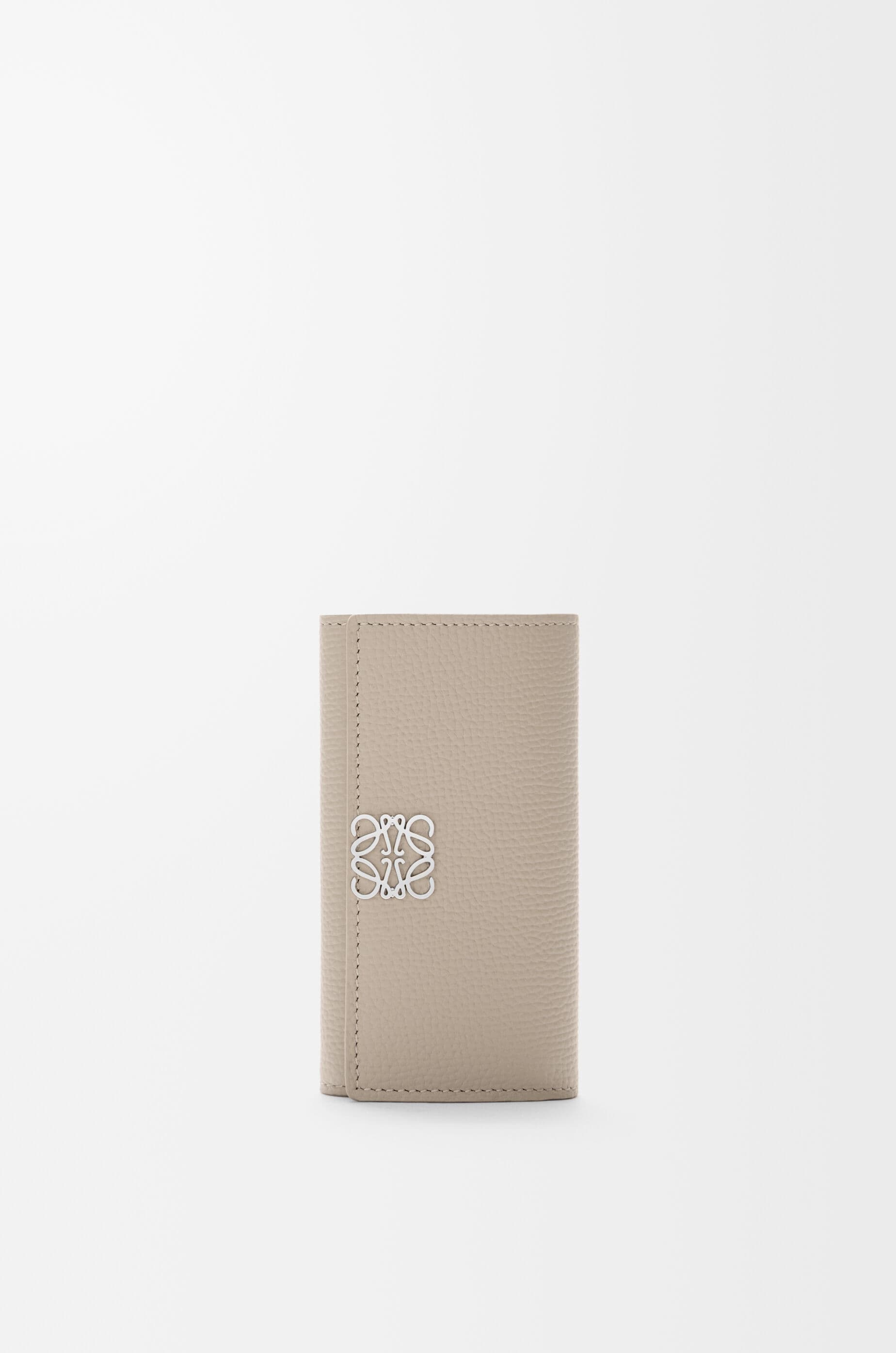 Anagram key case in pebble grained calfskin — C821K92X01-5541