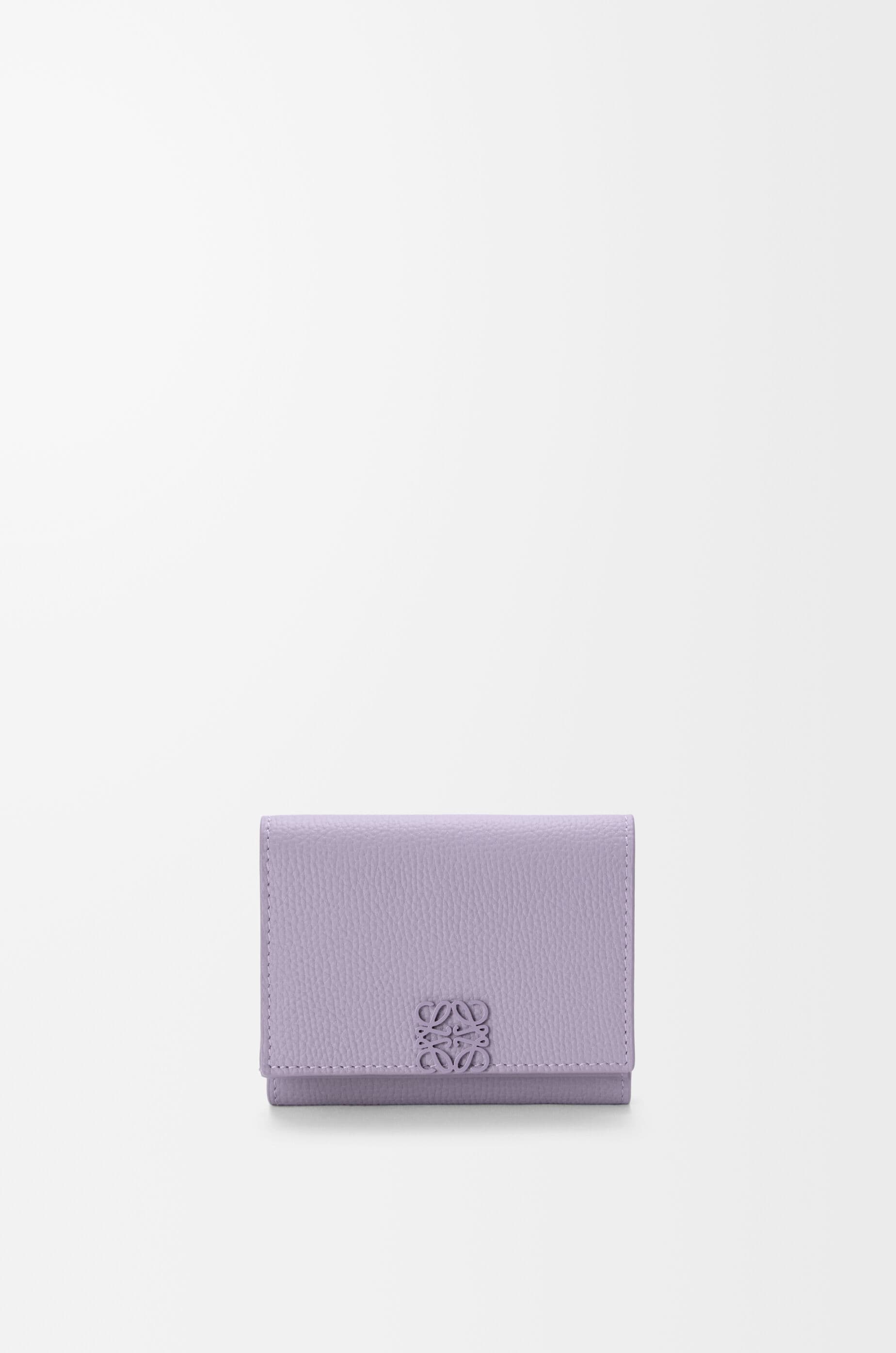 Anagram trifold wallet in pebble grained calfskin — C821TR2X18-5678