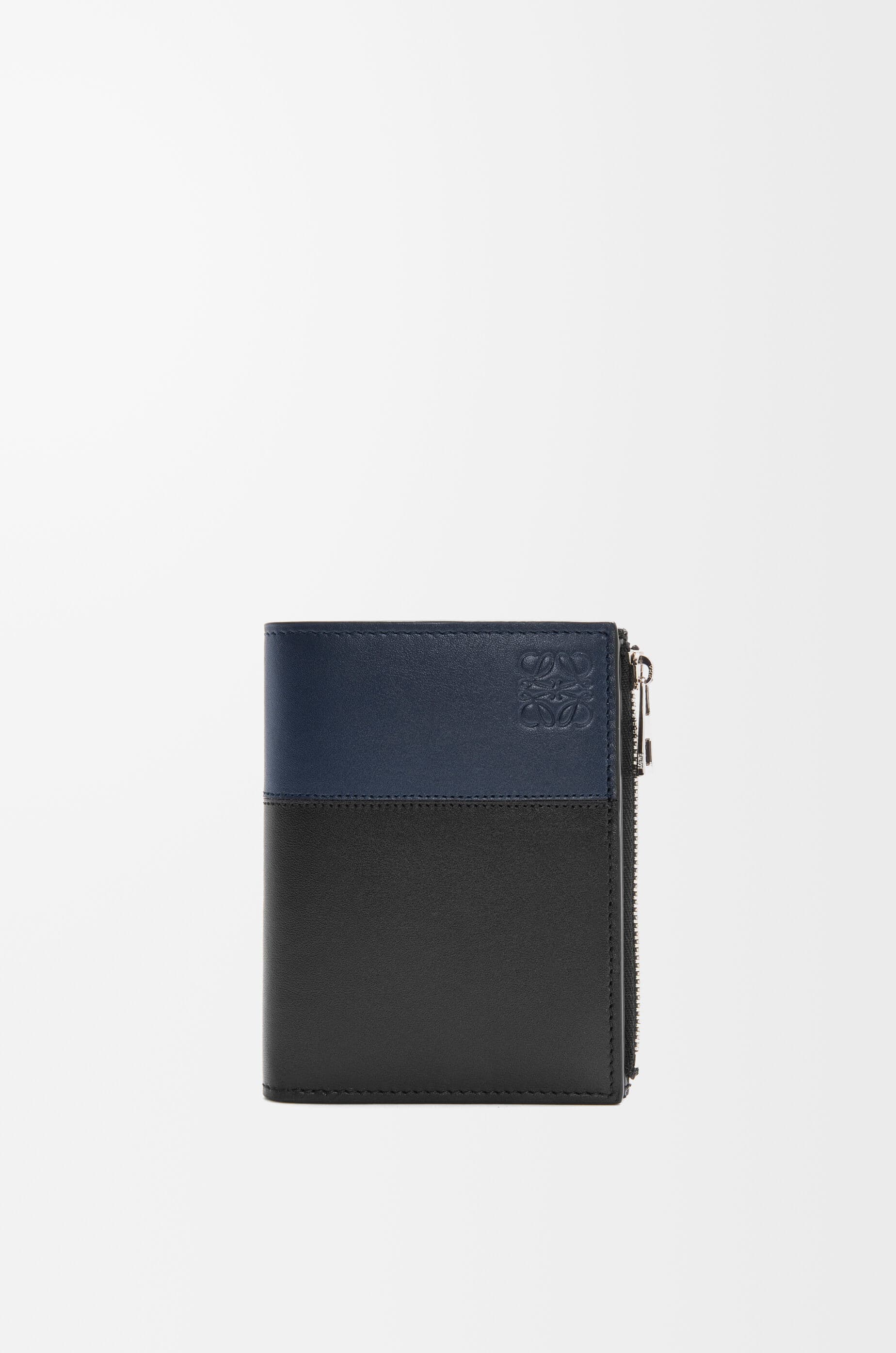 Slim compact wallet in shiny calfskin — C568W73X01-8494