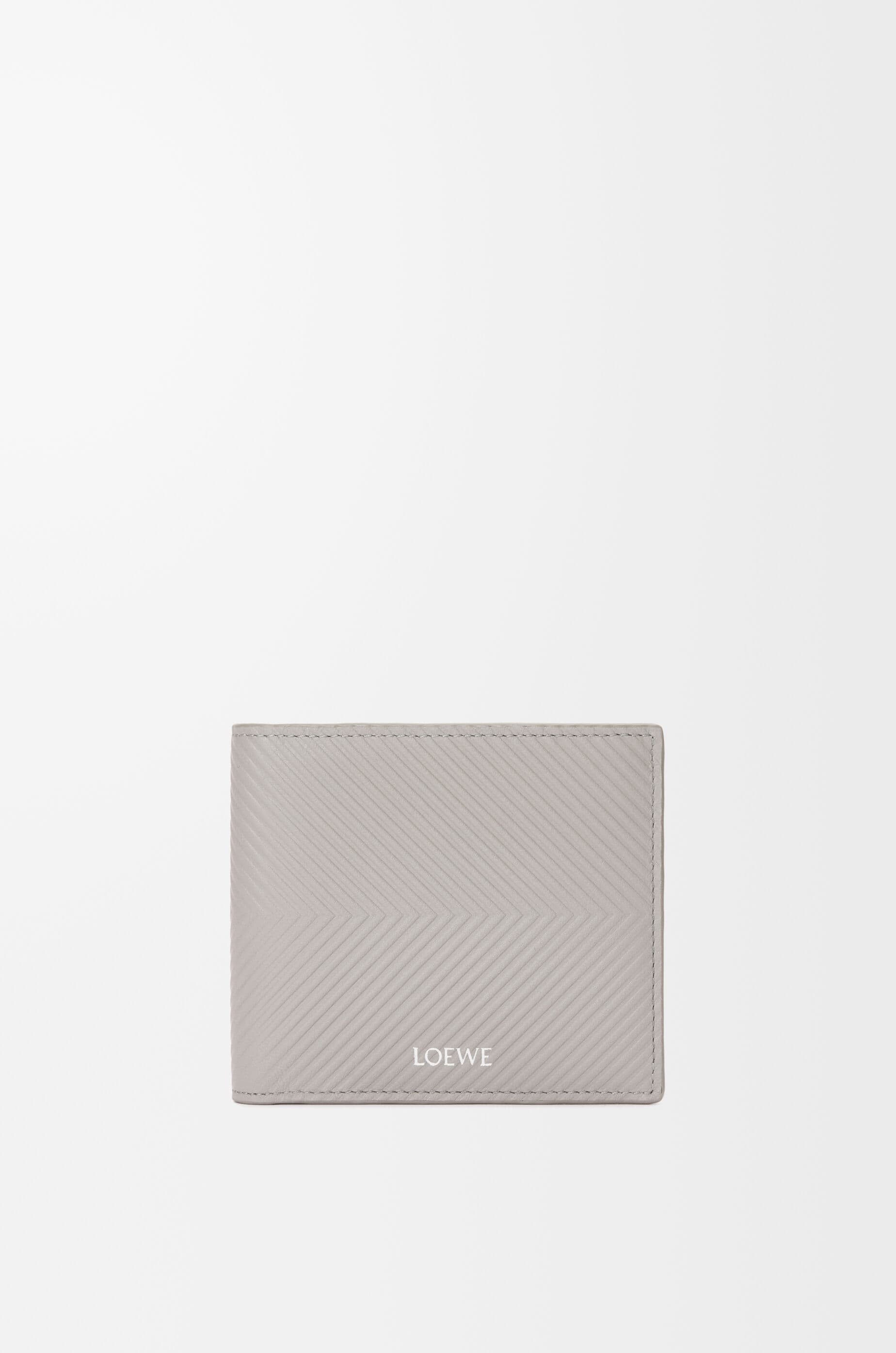 Bifold wallet in textured classic calfskin — C779302X02-6579