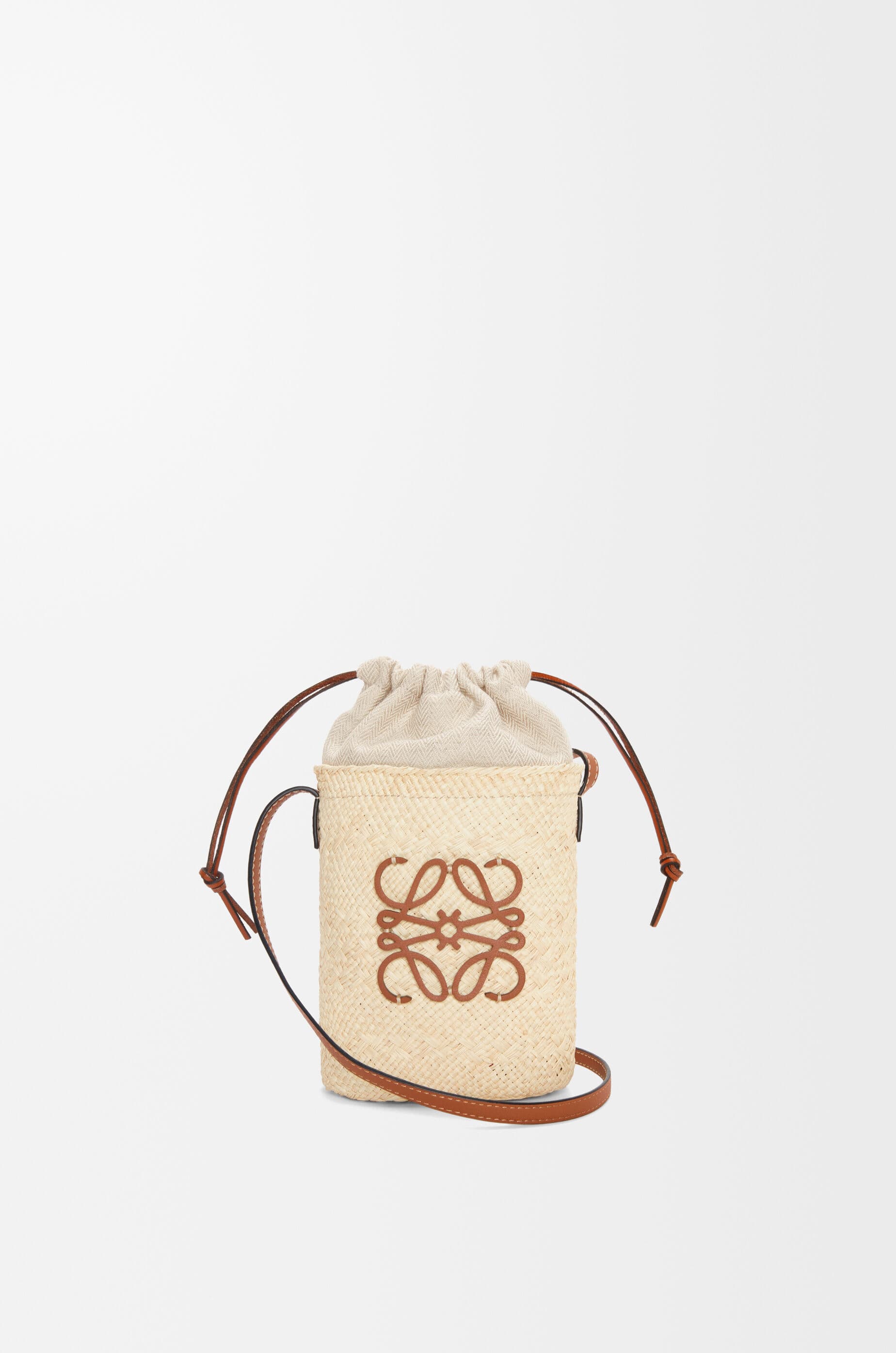 Square pocket in iraca palm and calfskin — C630G35X05-2435