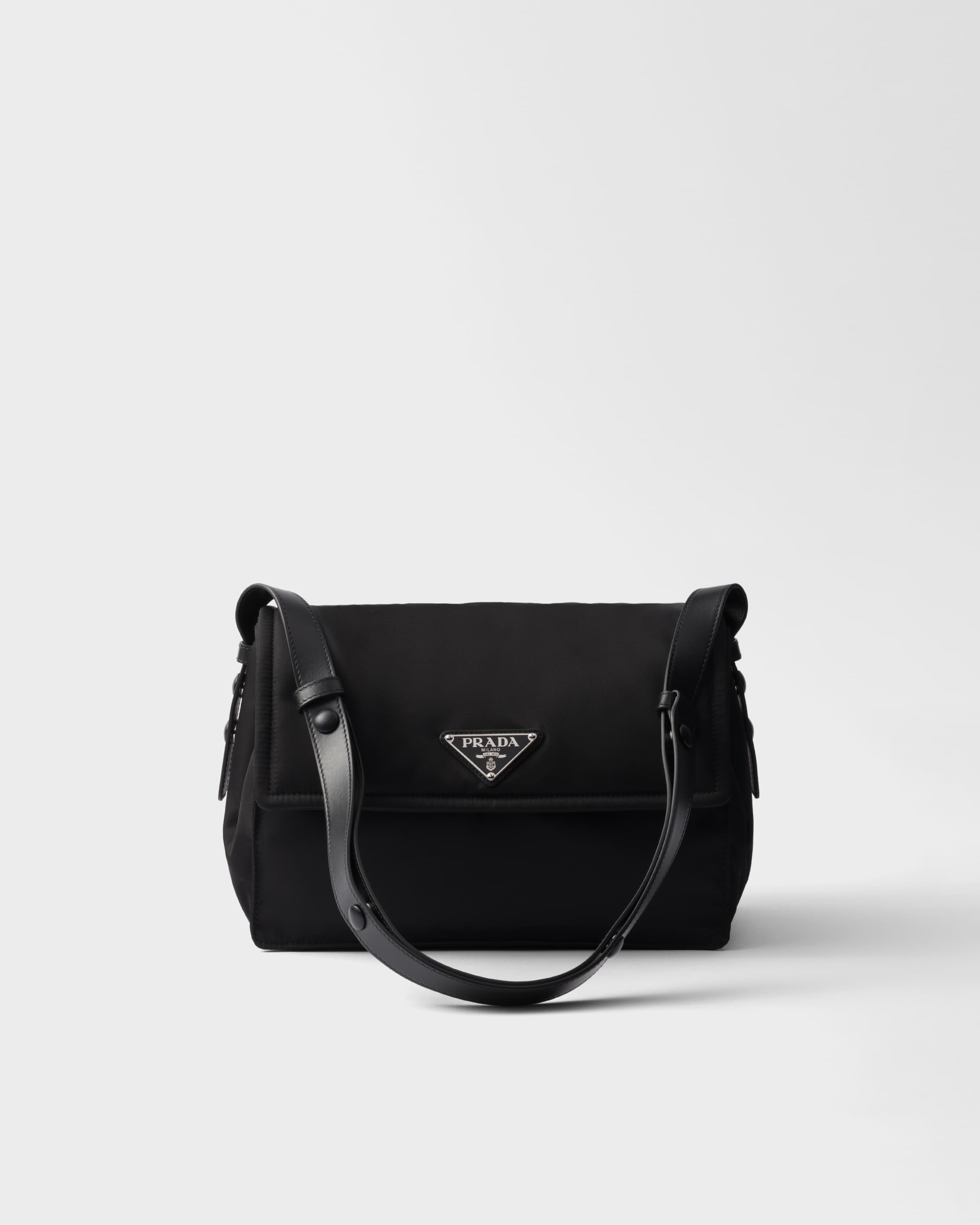 Traveller medium padded Re-Nylon bag — Black — 1BD255_RDLN_F0002_V_OOO
